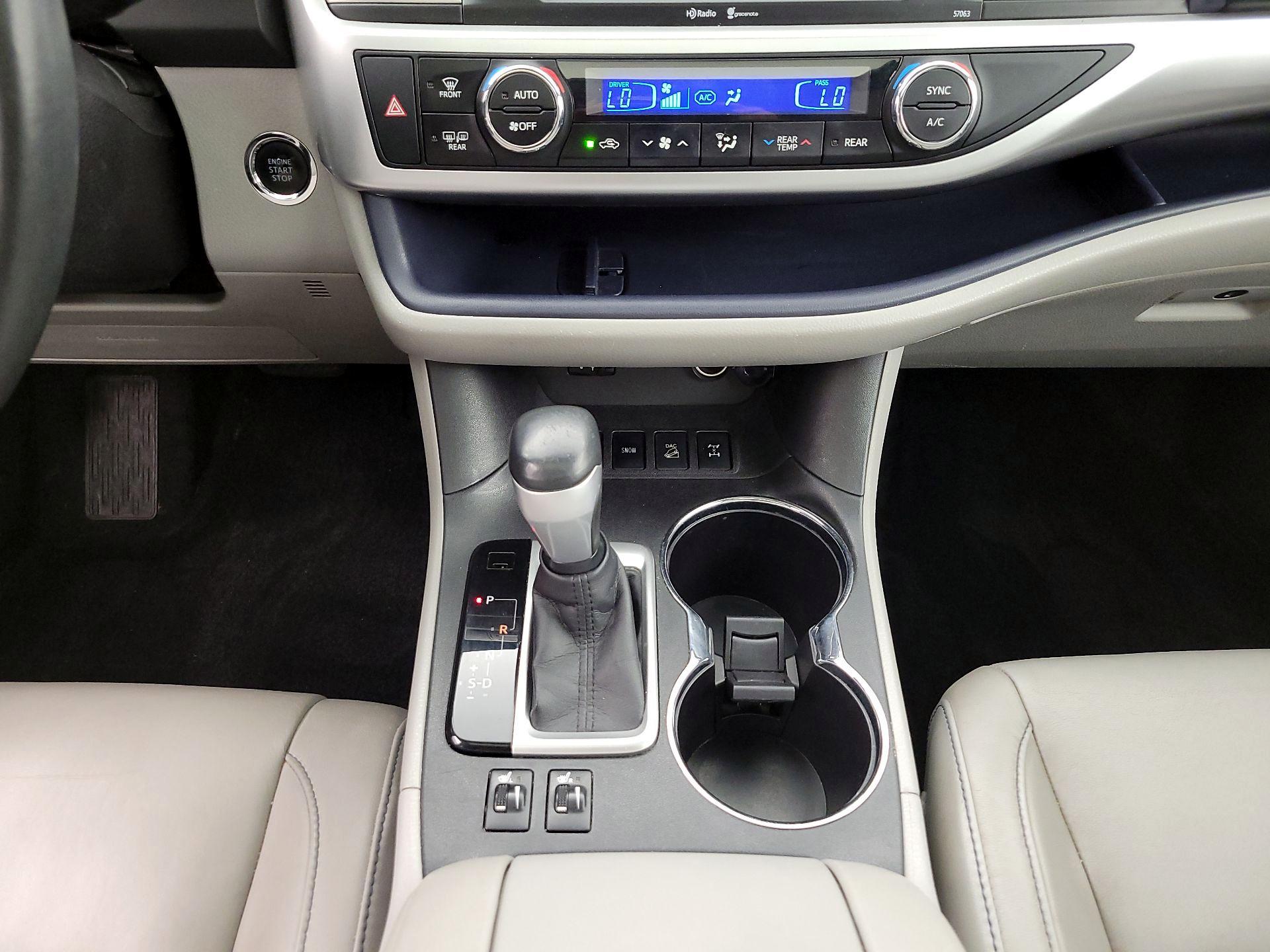 Thumbnail: 2015 Toyota Highlander - 18