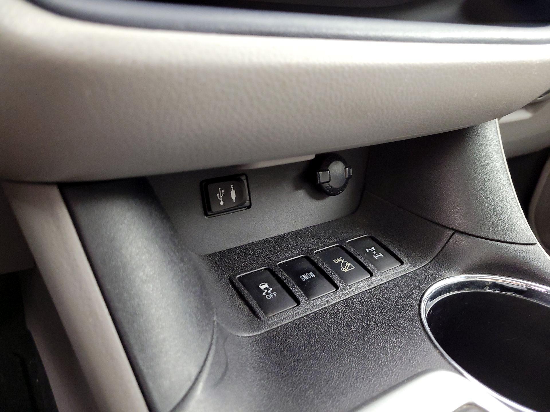 Thumbnail: 2015 Toyota Highlander - 19
