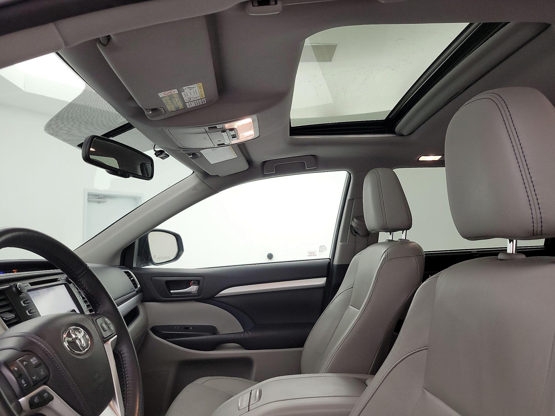 Thumbnail: 2015 Toyota Highlander - 20