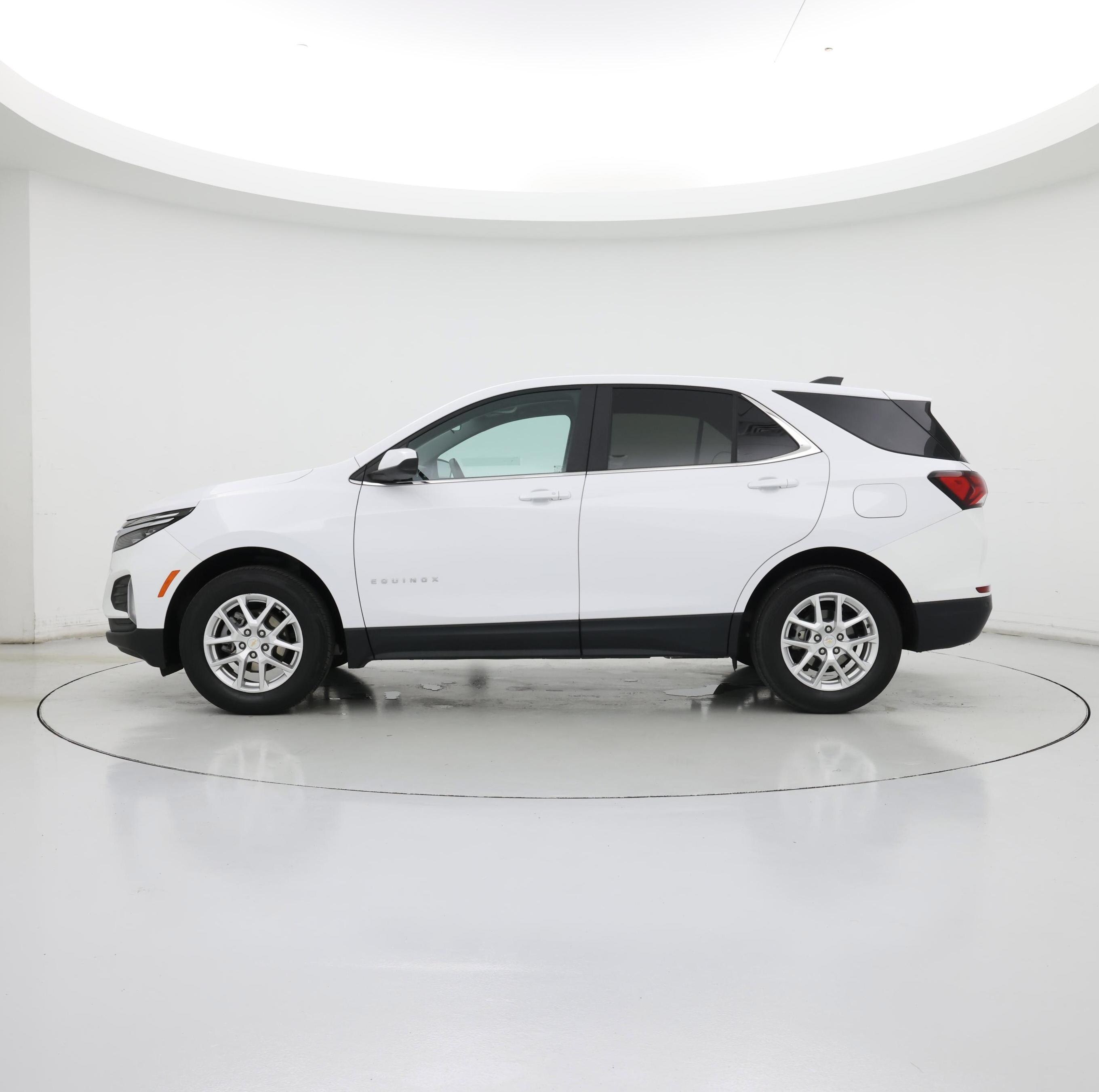 Thumbnail: 2022 Chevrolet Equinox - 3