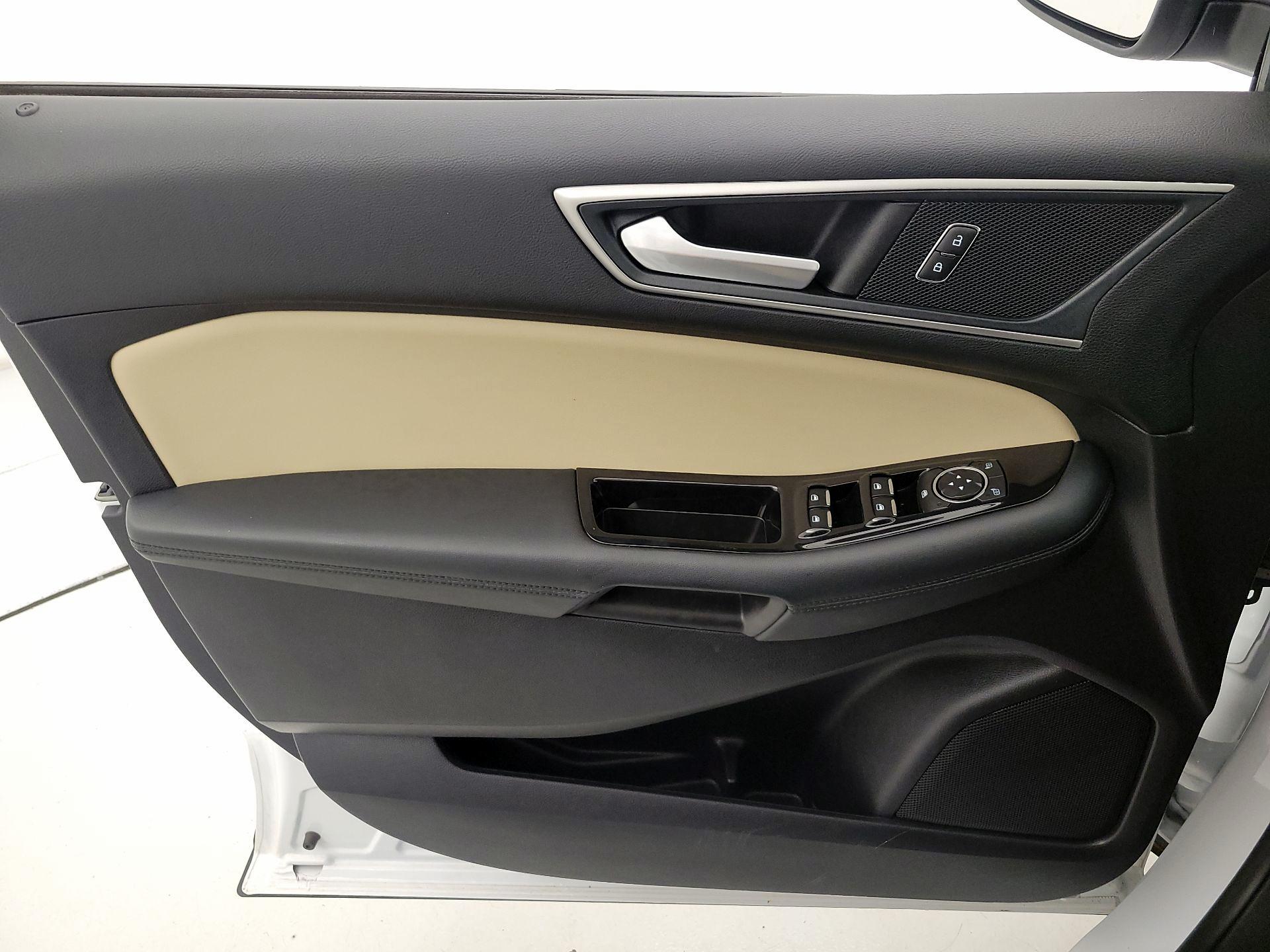Thumbnail: 2020 Ford Edge - 12
