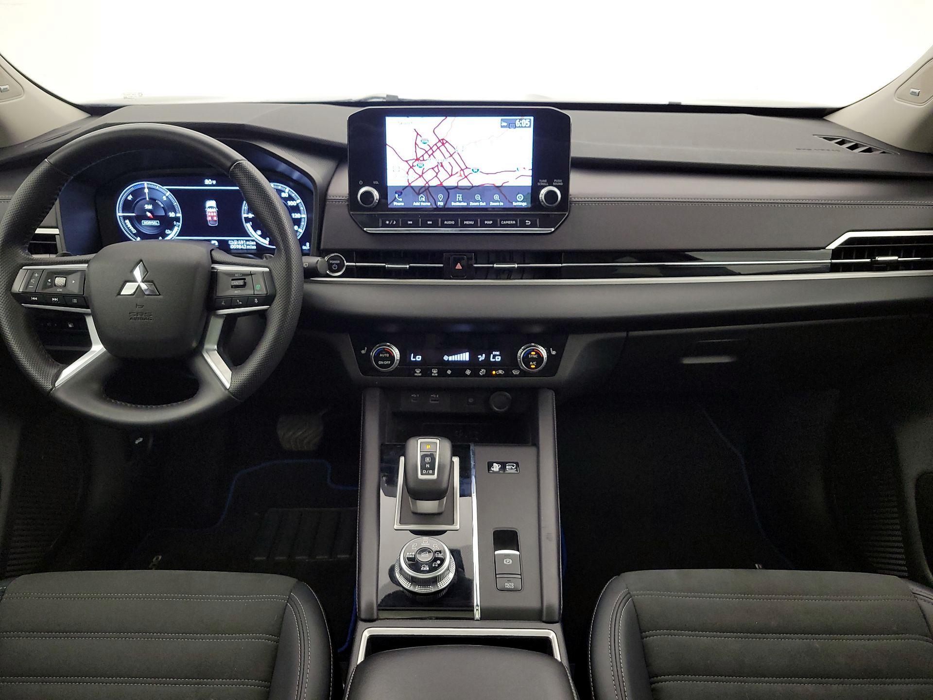 Thumbnail: 2023 Mitsubishi Outlander - 9
