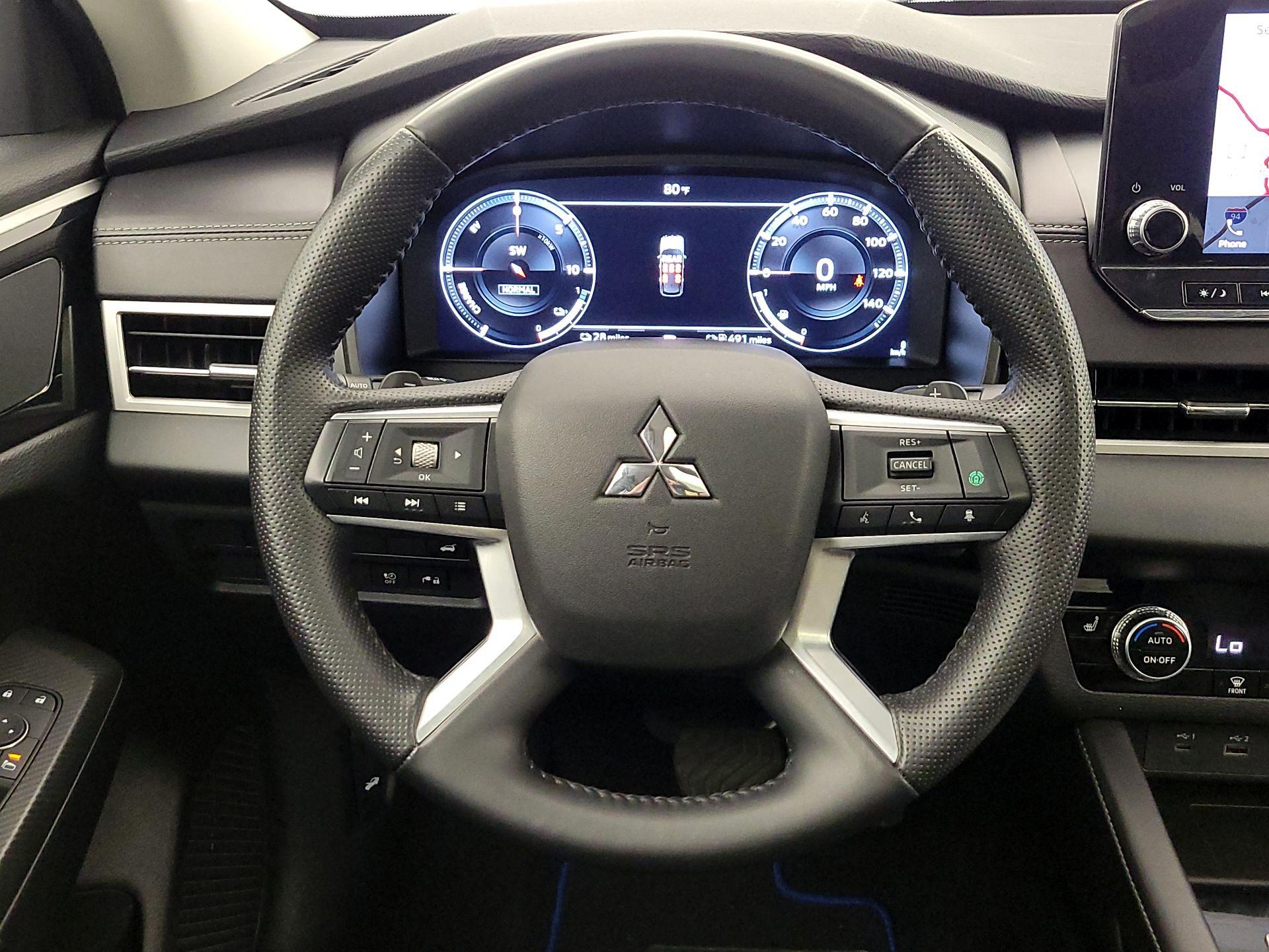 Thumbnail: 2023 Mitsubishi Outlander - 10