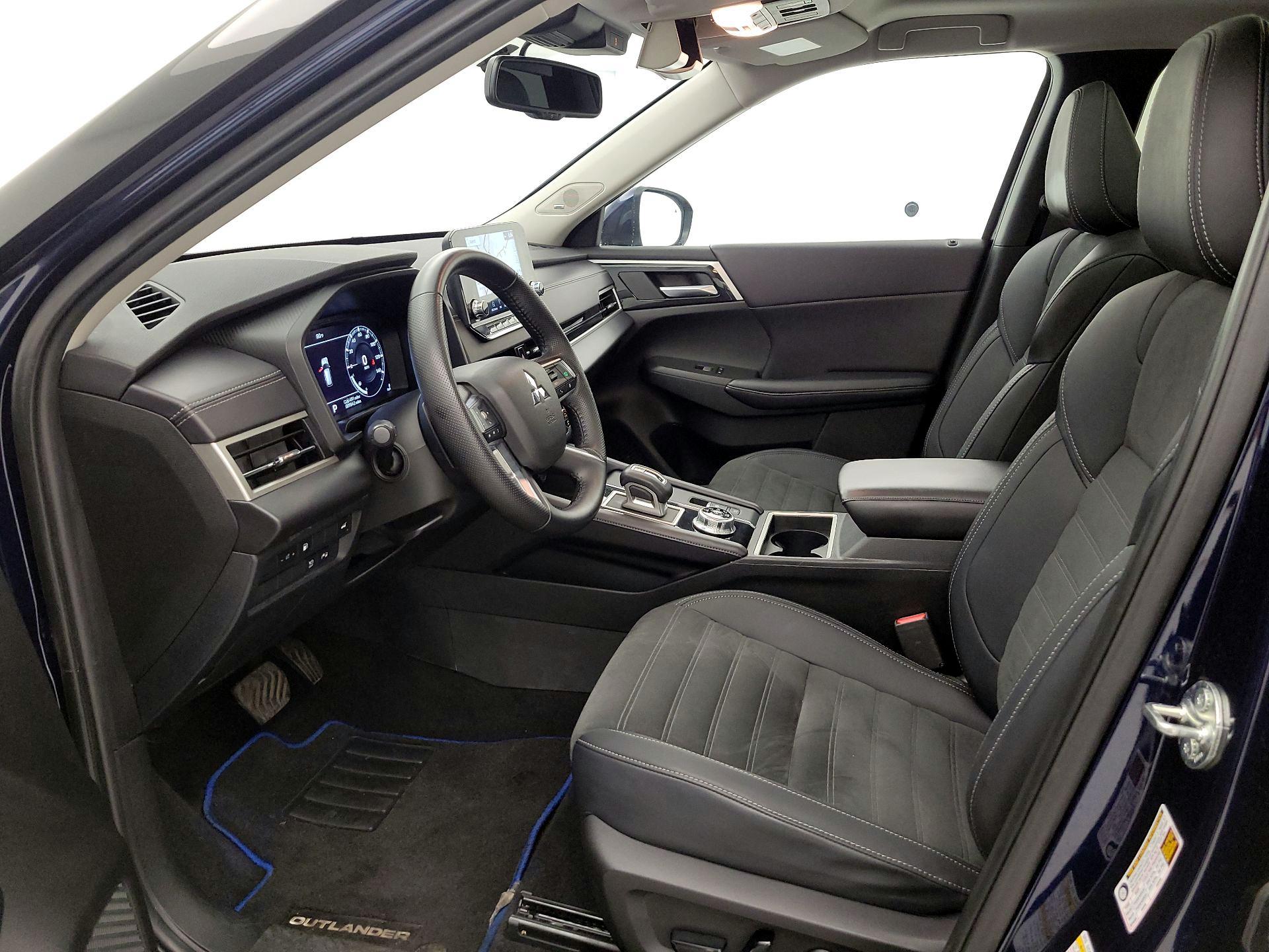 Thumbnail: 2023 Mitsubishi Outlander - 11