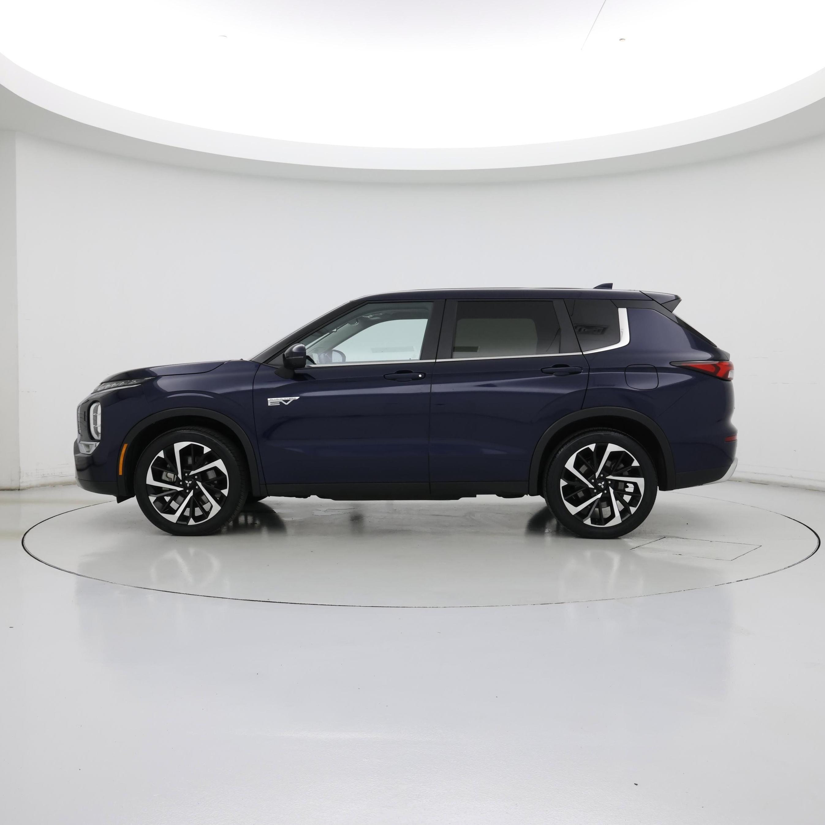 Thumbnail: 2023 Mitsubishi Outlander - 3