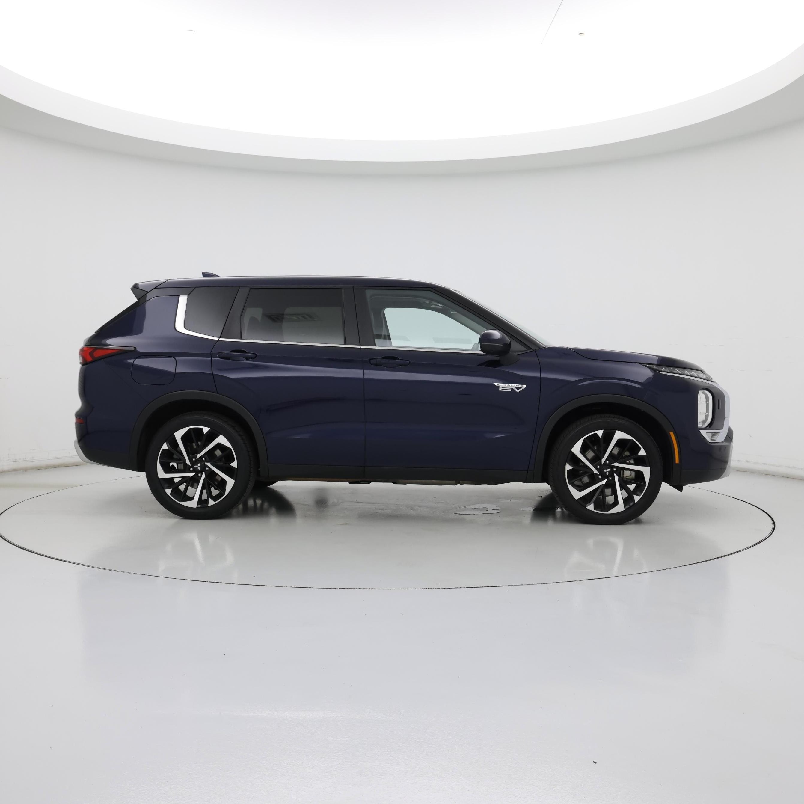 Thumbnail: 2023 Mitsubishi Outlander - 7