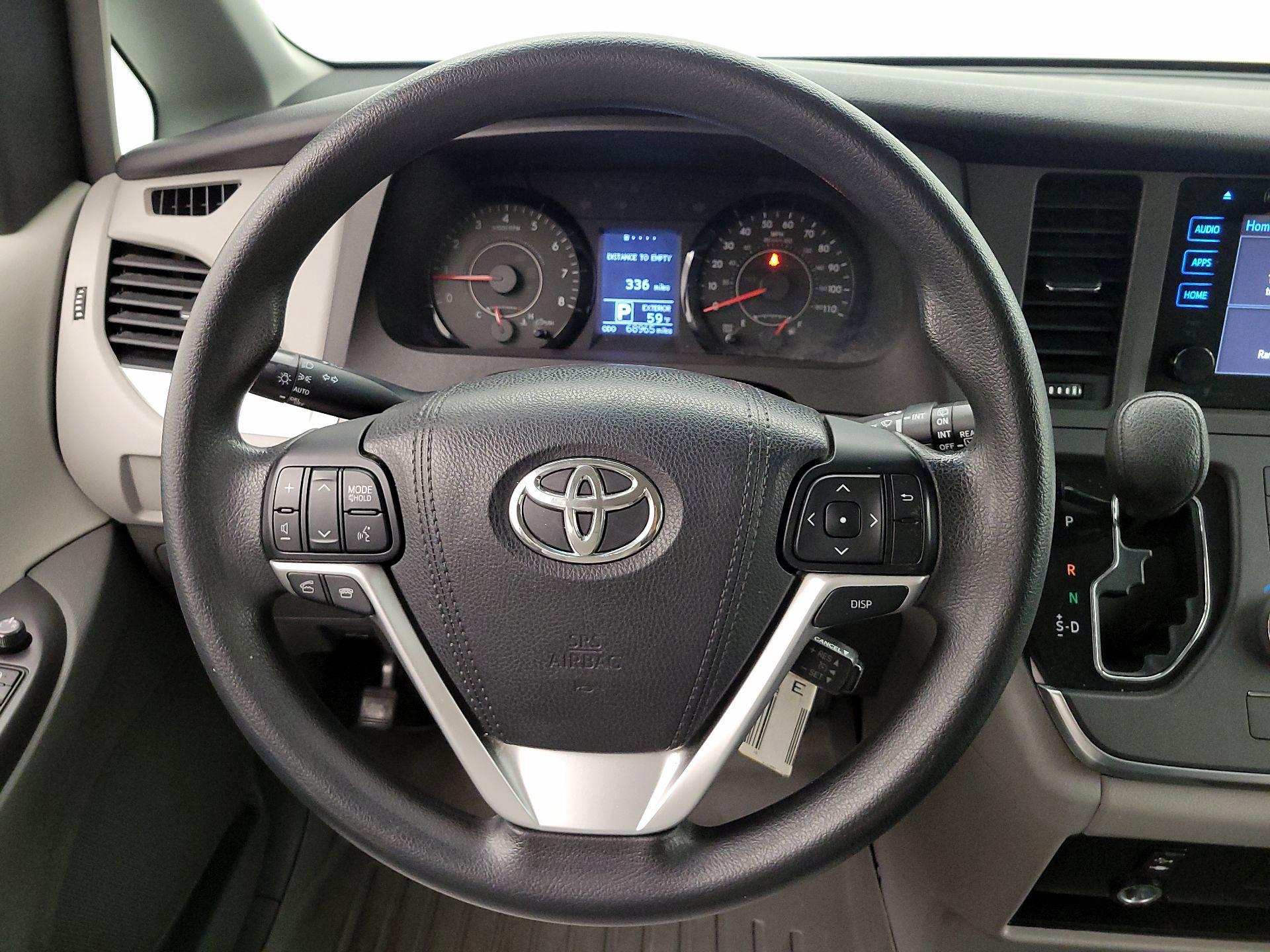 Thumbnail: 2015 Toyota Sienna - 10