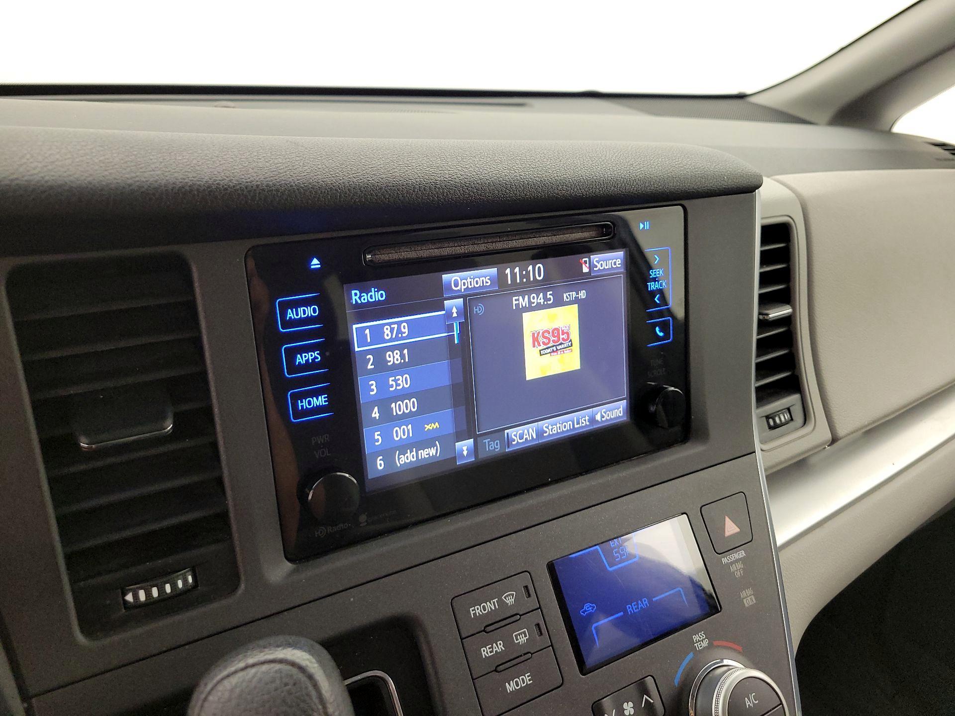 Thumbnail: 2015 Toyota Sienna - 15