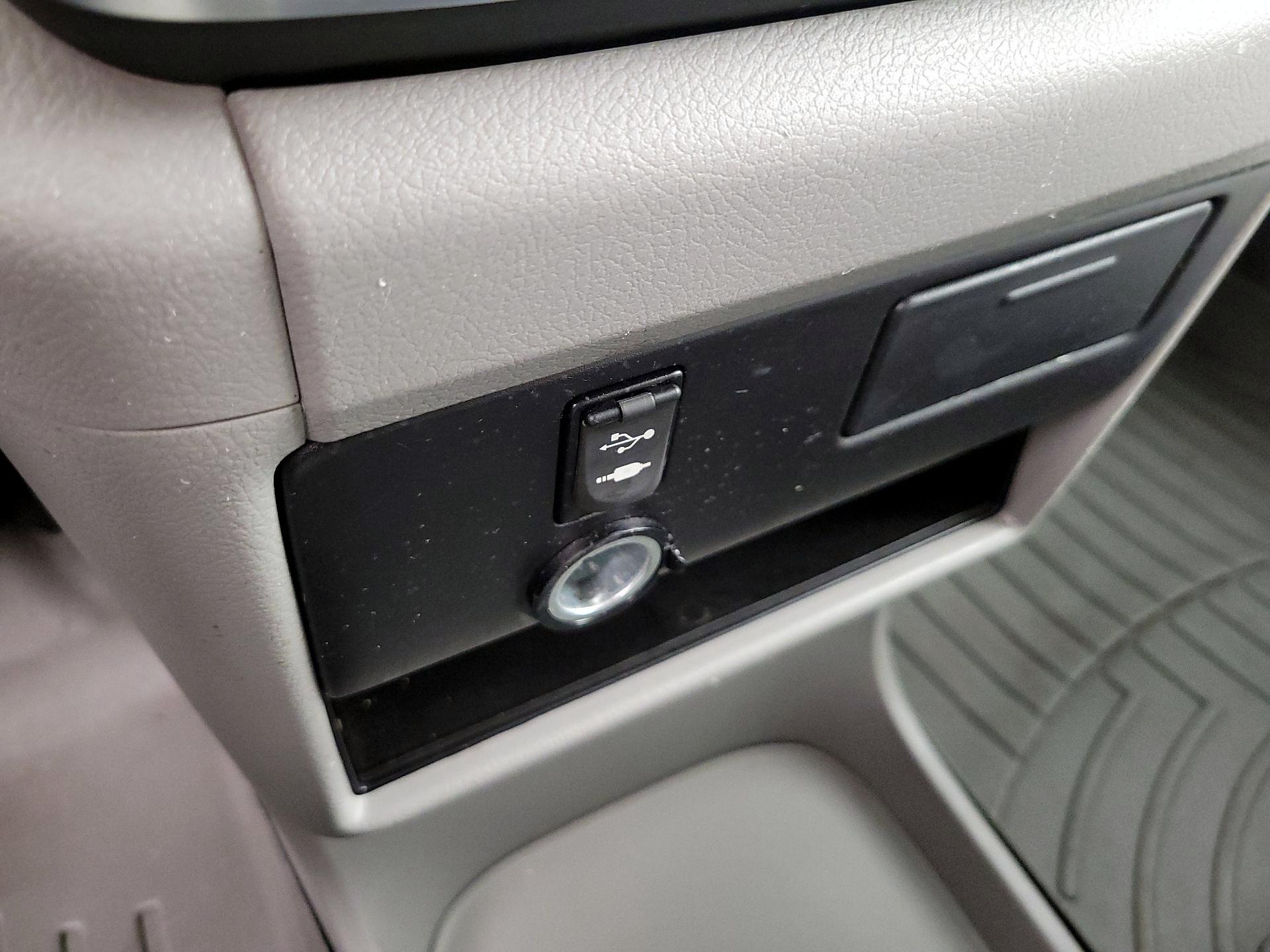 Thumbnail: 2015 Toyota Sienna - 18