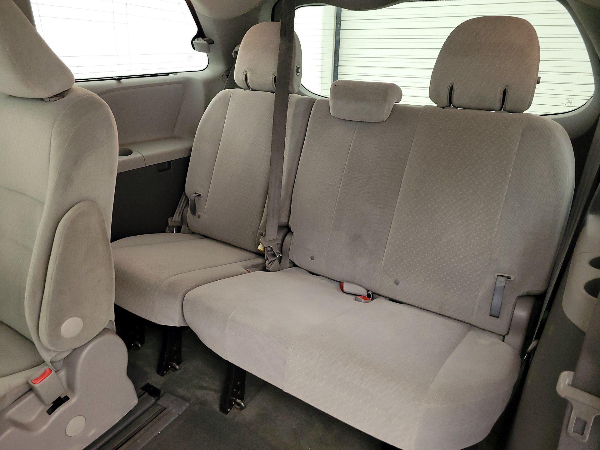 Thumbnail: 2015 Toyota Sienna - 20