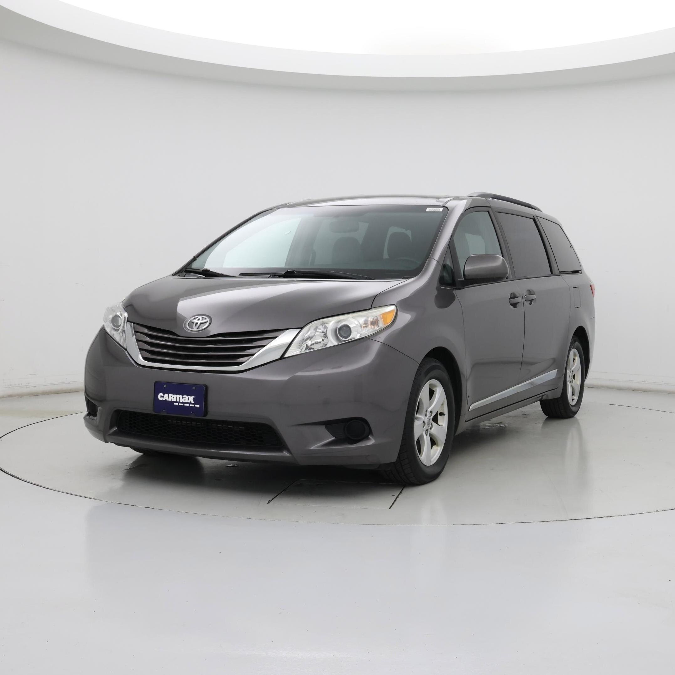Thumbnail: 2015 Toyota Sienna - 4