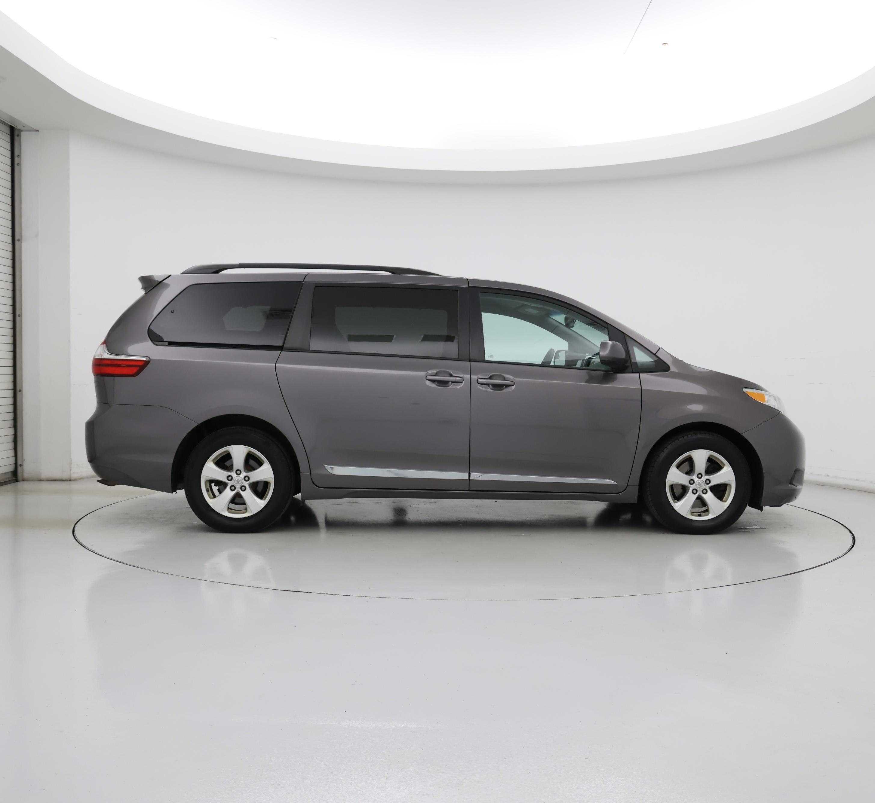 Thumbnail: 2015 Toyota Sienna - 7