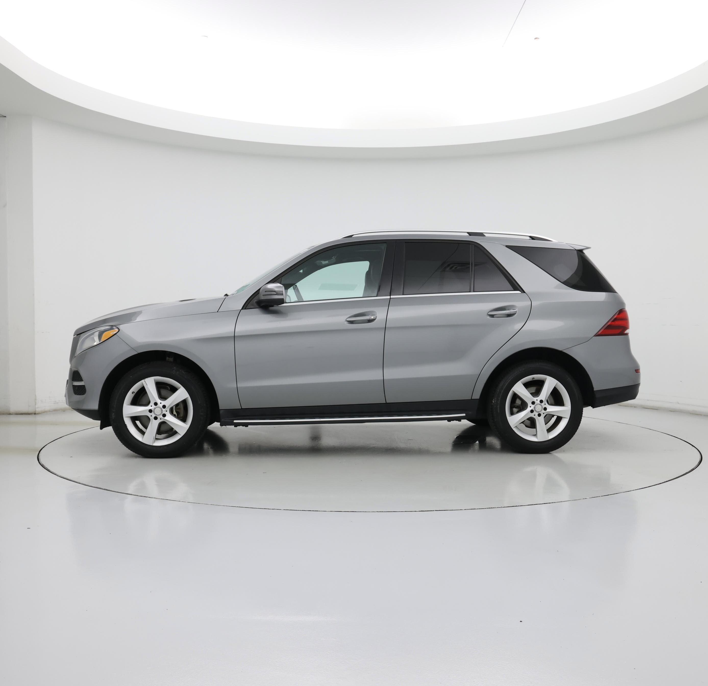 Thumbnail: 2016 Mercedes-Benz GLE - 3