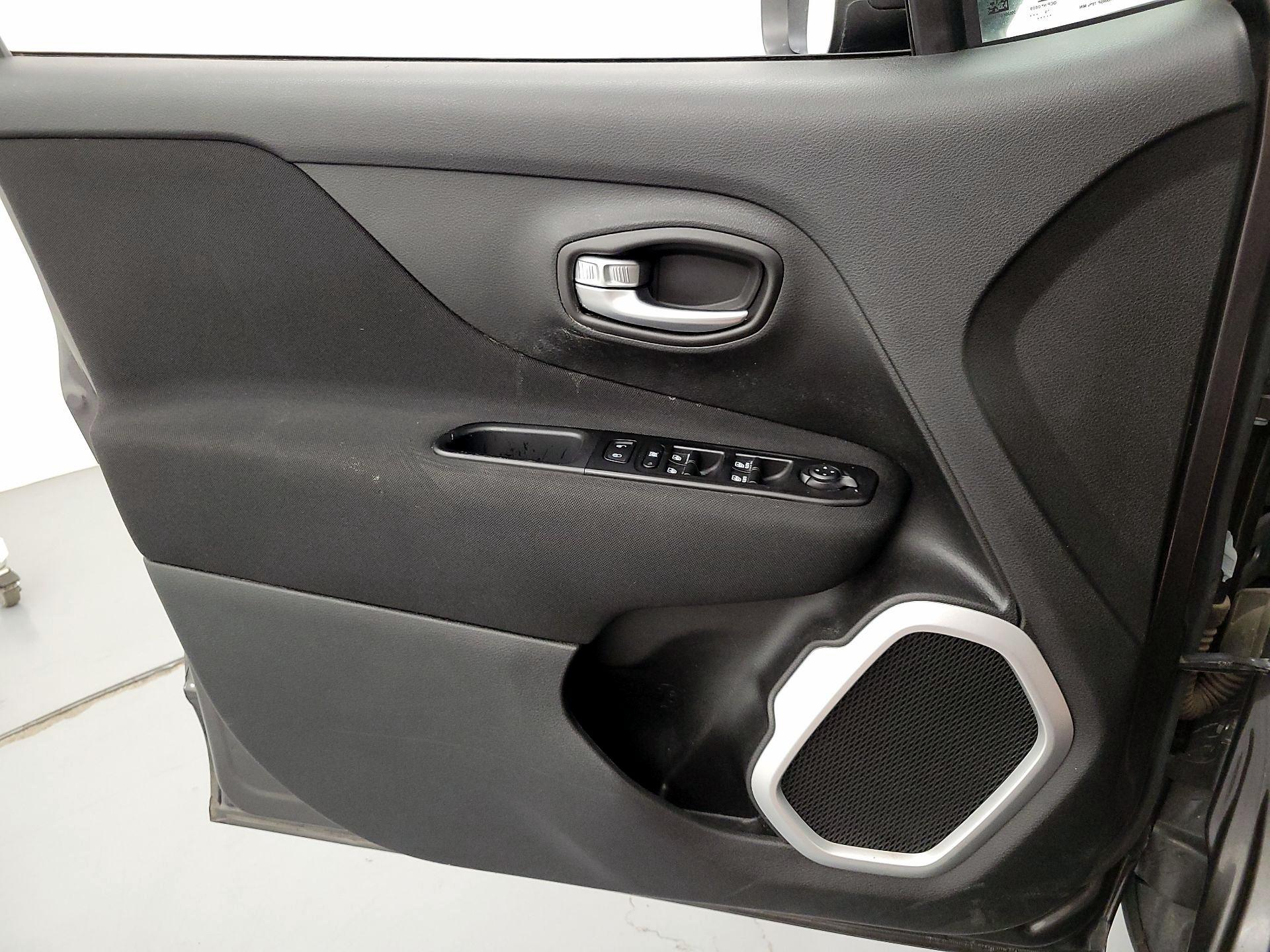 Thumbnail: 2020 Jeep Renegade - 12