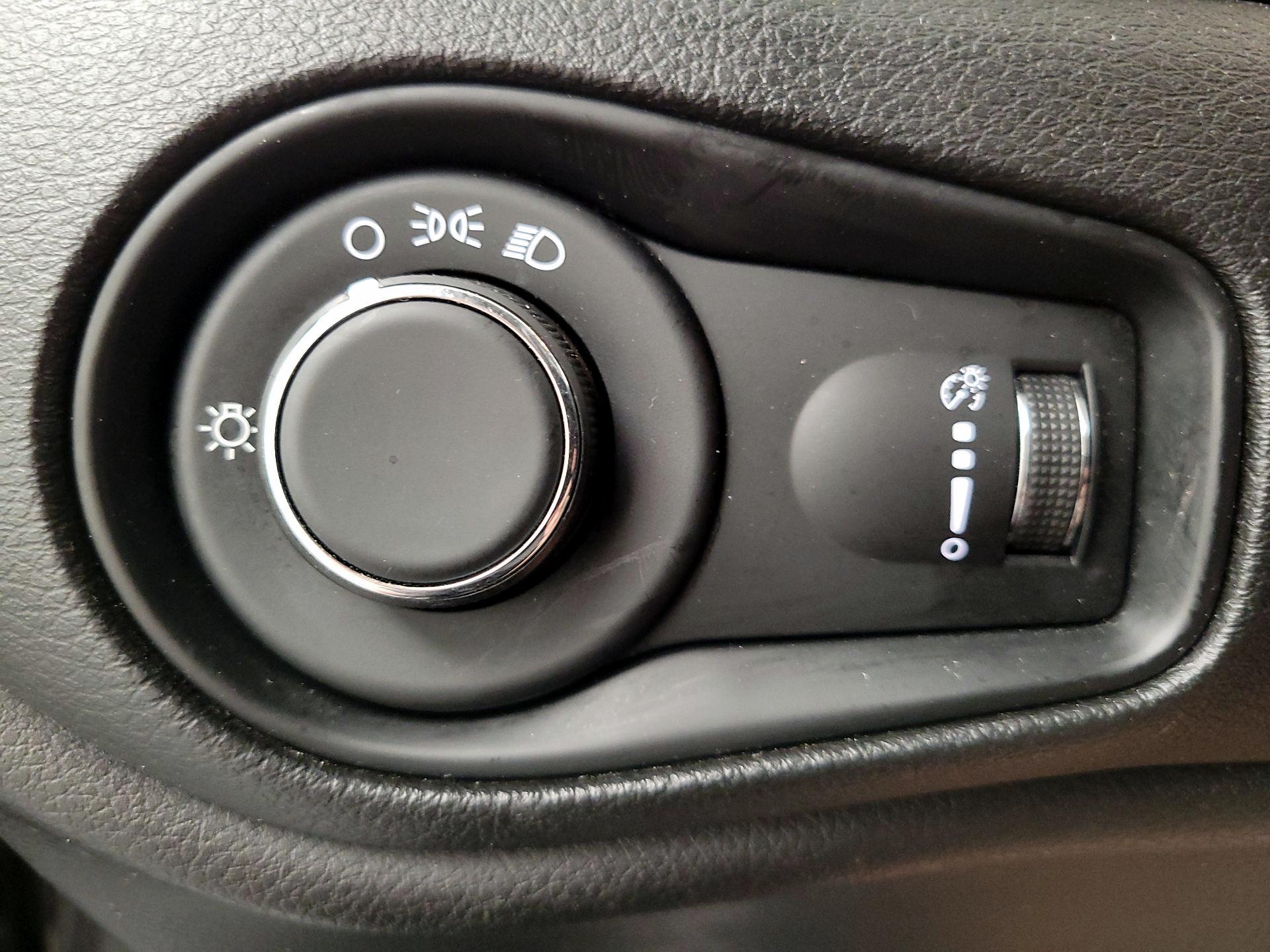 Thumbnail: 2020 Jeep Renegade - 13