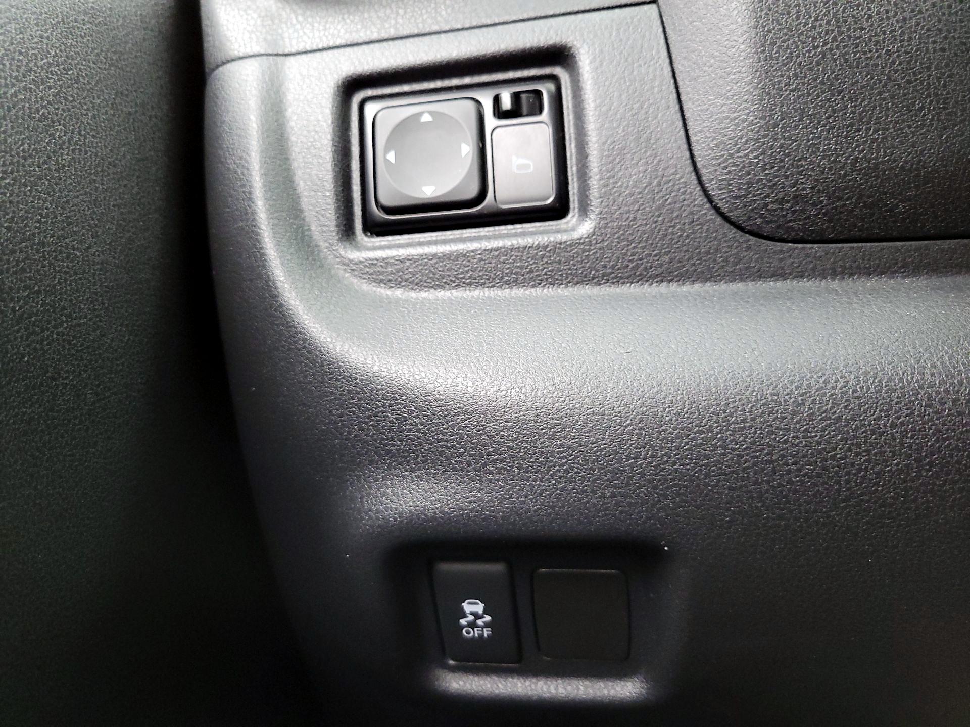 Thumbnail: 2015 Nissan Versa Note - 13