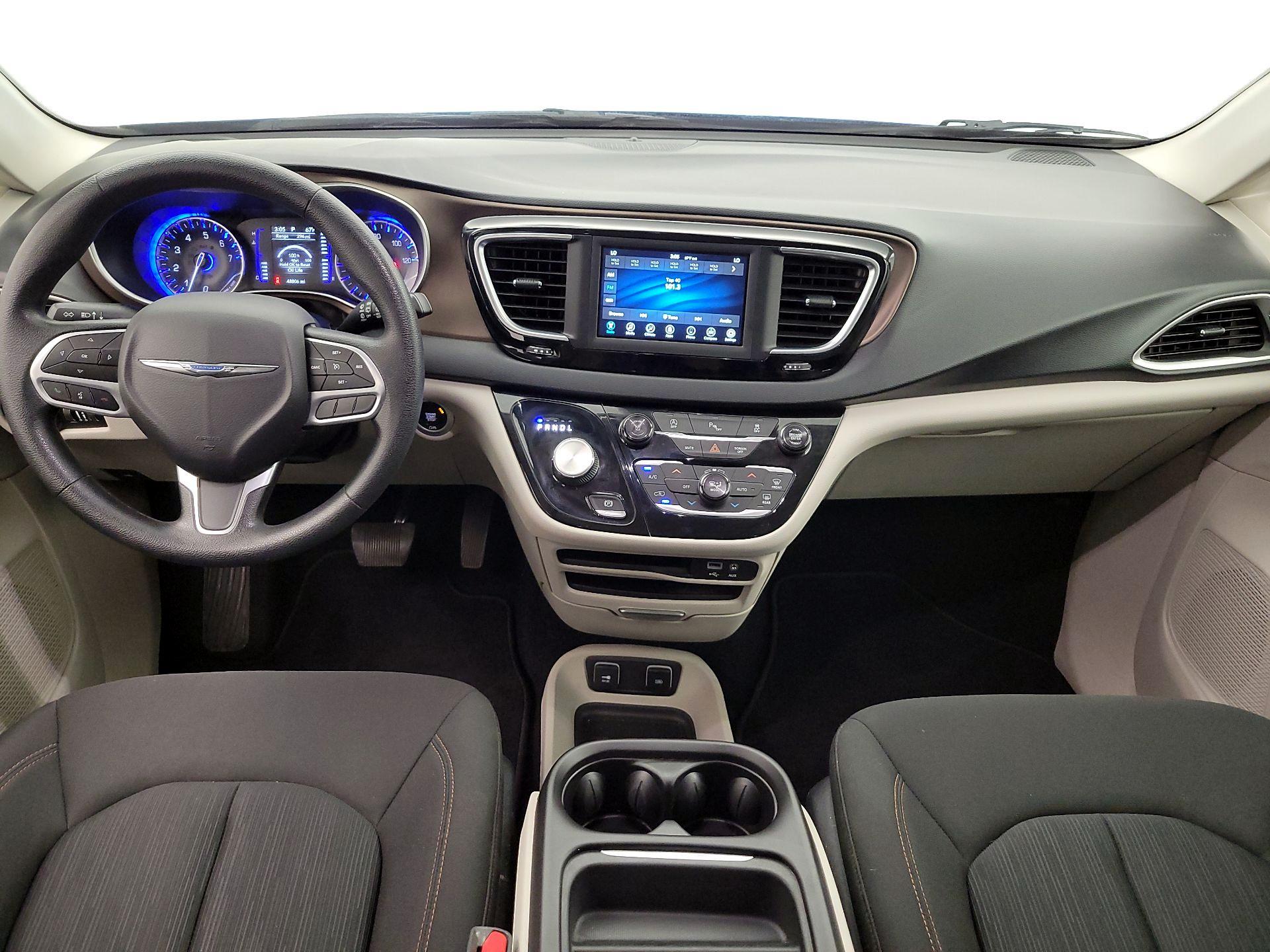 Thumbnail: 2019 Chrysler Pacifica - 9