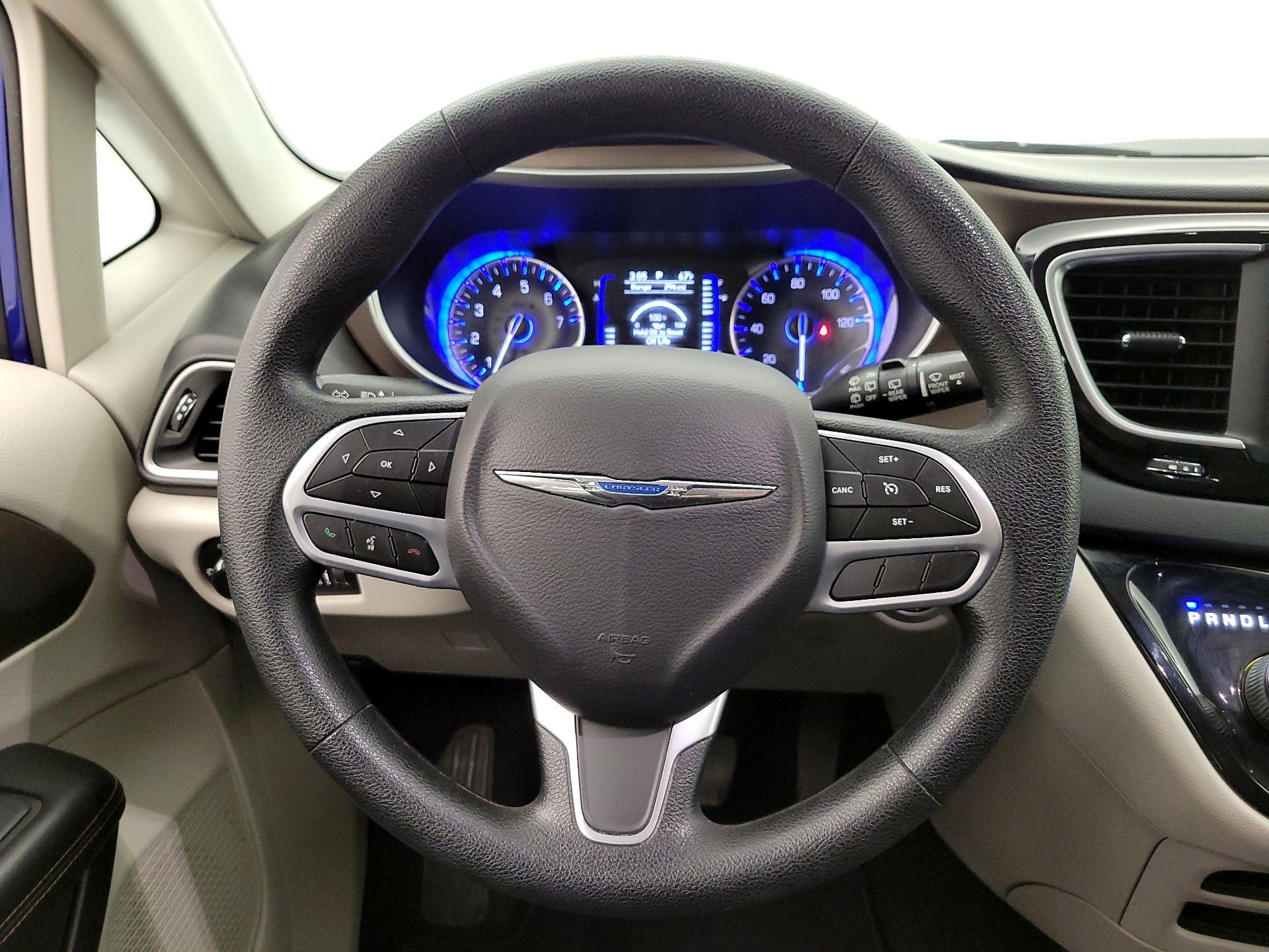 Thumbnail: 2019 Chrysler Pacifica - 10
