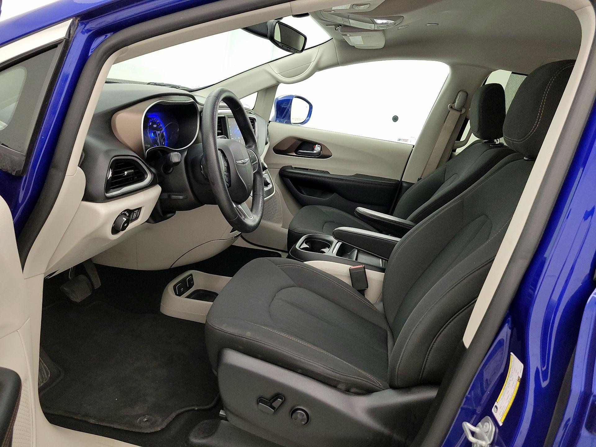 Thumbnail: 2019 Chrysler Pacifica - 11
