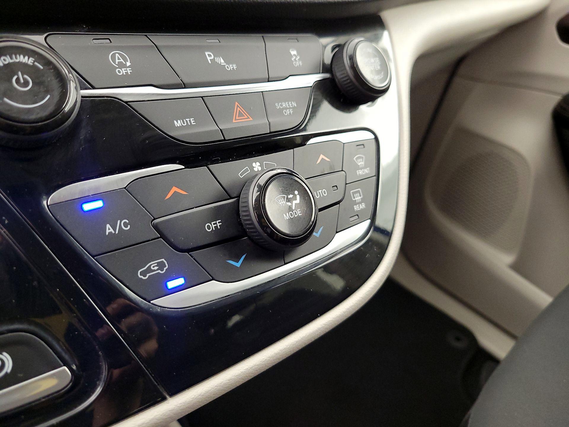 Thumbnail: 2019 Chrysler Pacifica - 16