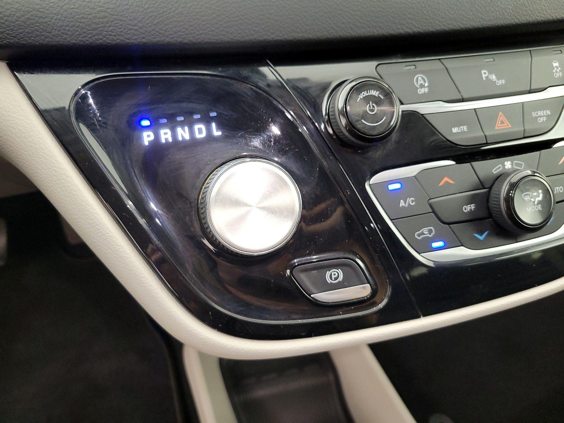 Thumbnail: 2019 Chrysler Pacifica - 17