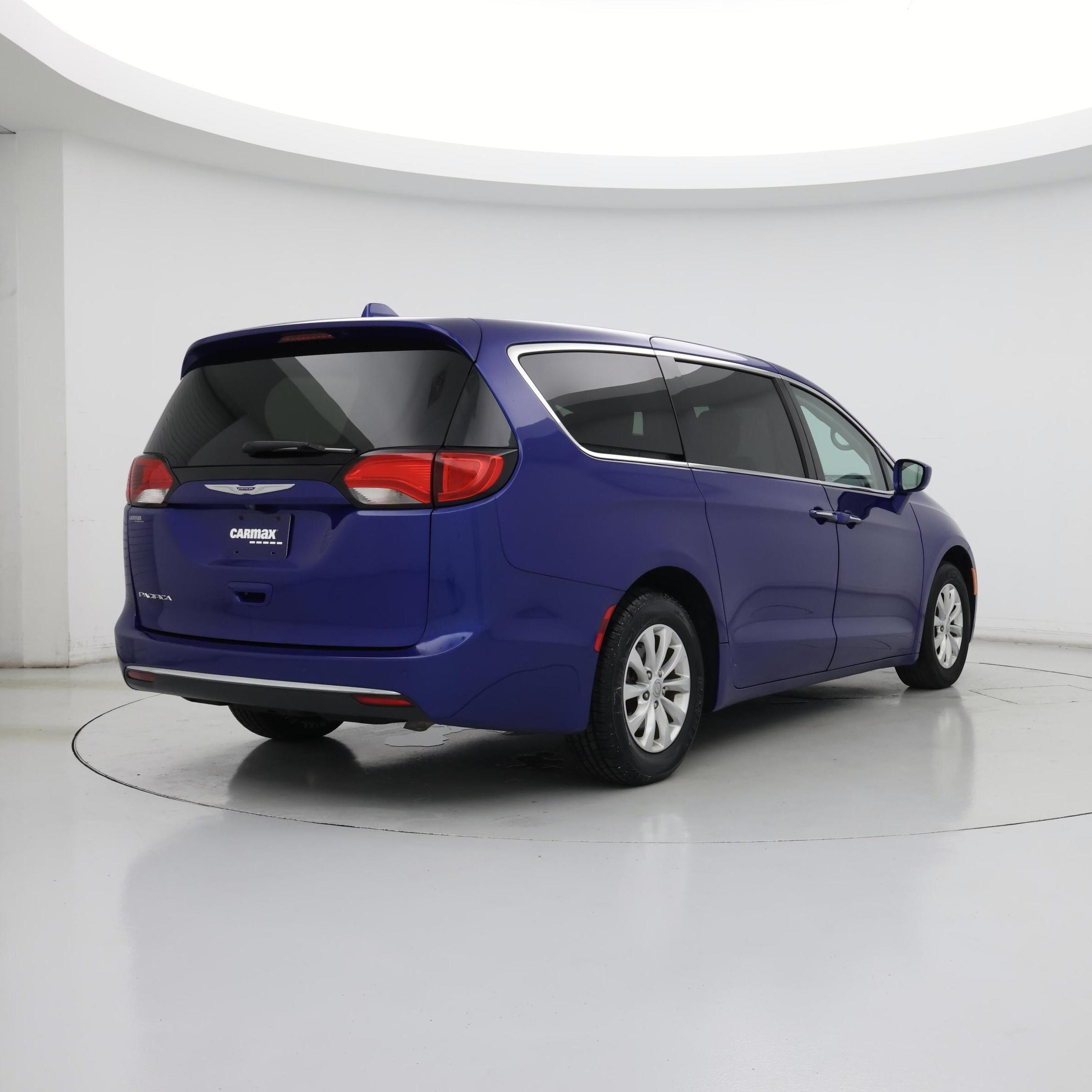 Thumbnail: 2019 Chrysler Pacifica - 8