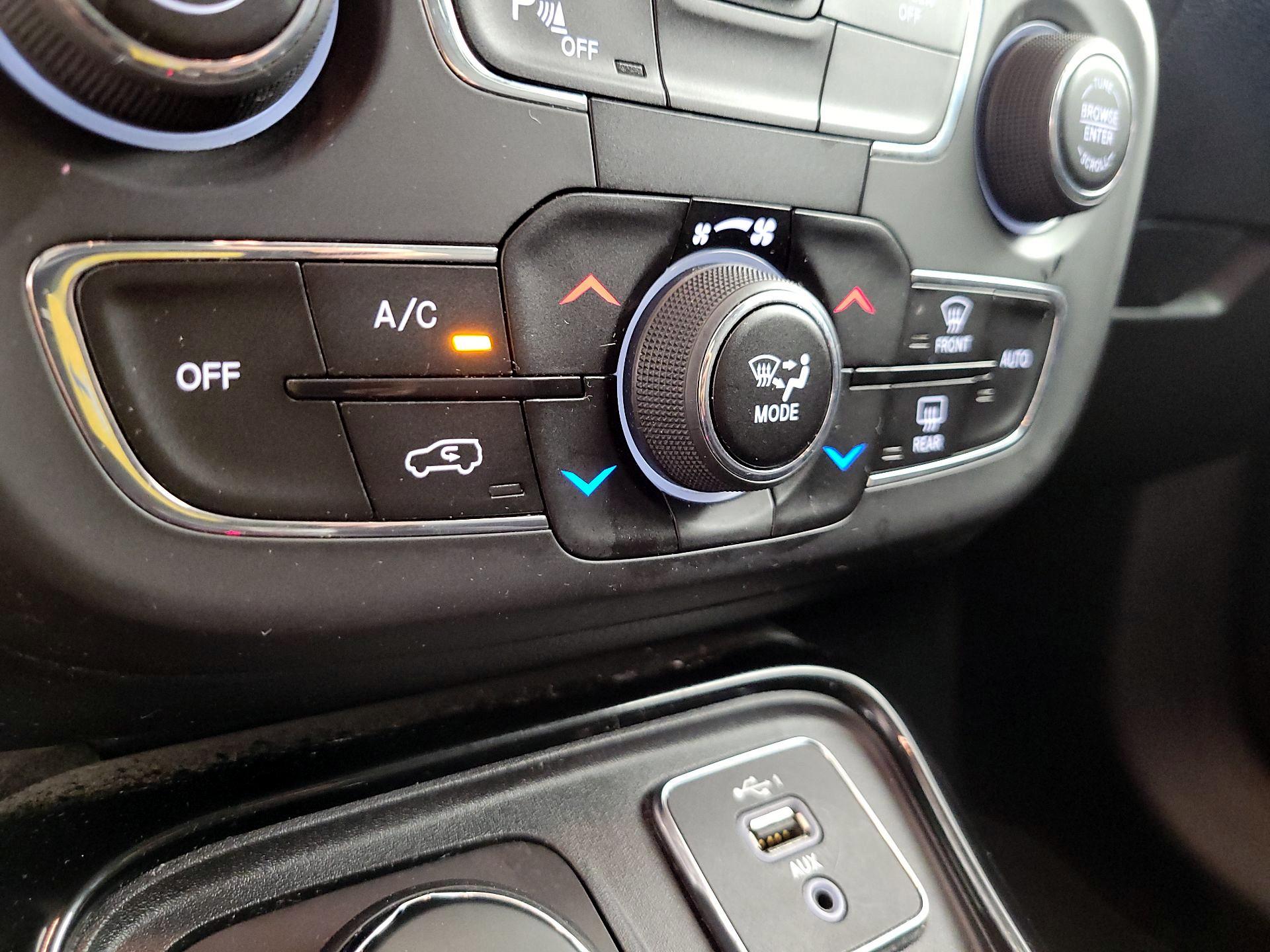Thumbnail: 2019 Jeep Compass - 16