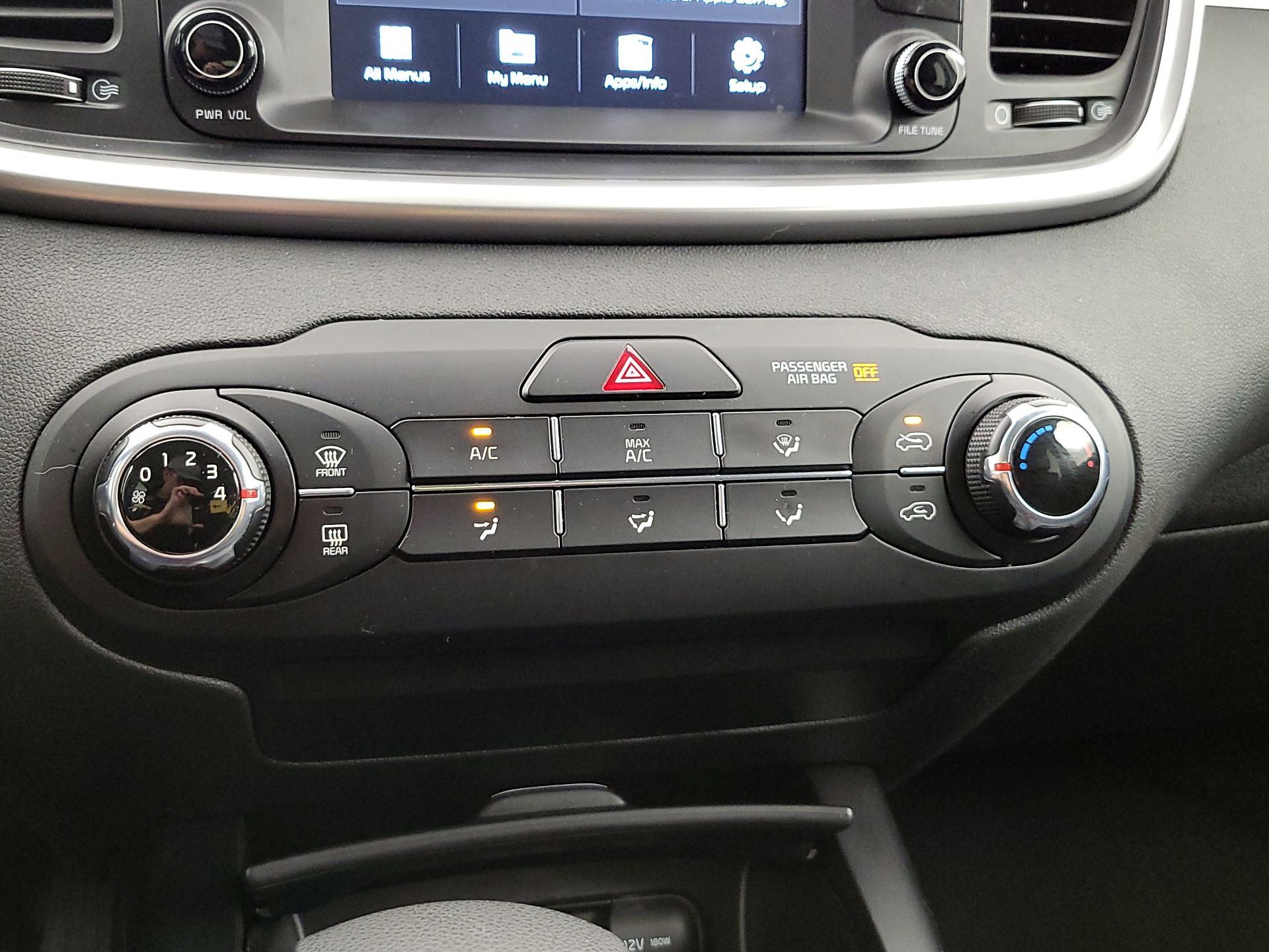 Thumbnail: 2019 Kia Sorento - 16