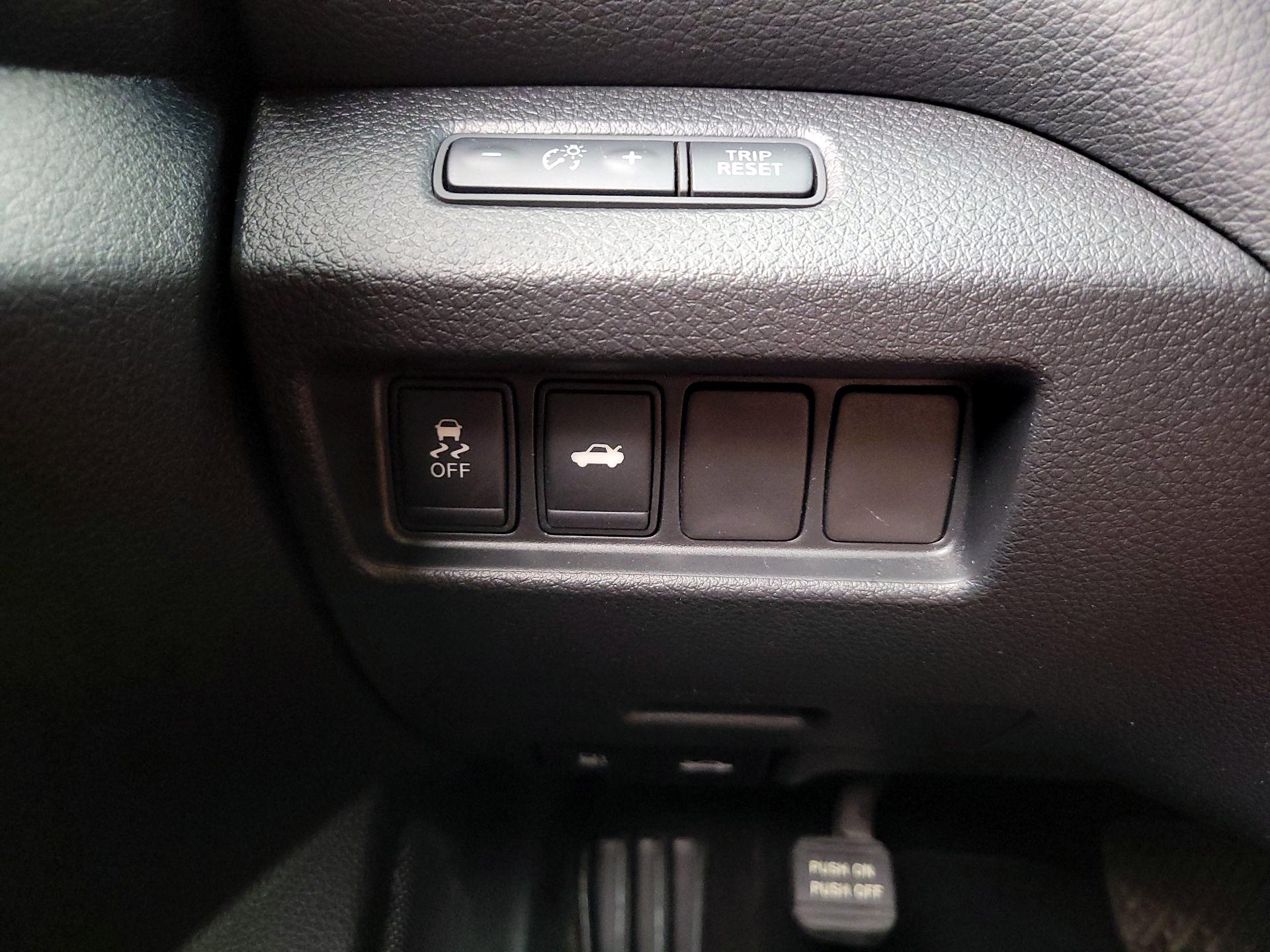 Thumbnail: 2014 Nissan Altima - 13
