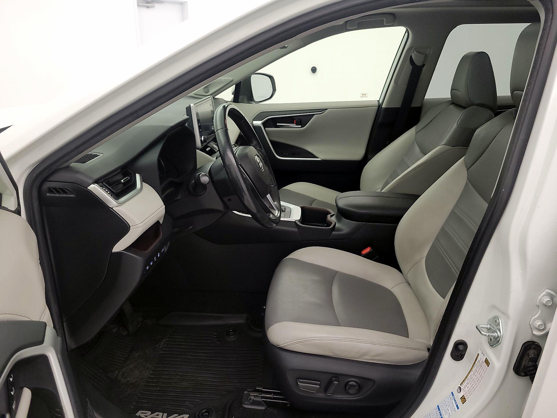Thumbnail: 2019 Toyota RAV4 - 11