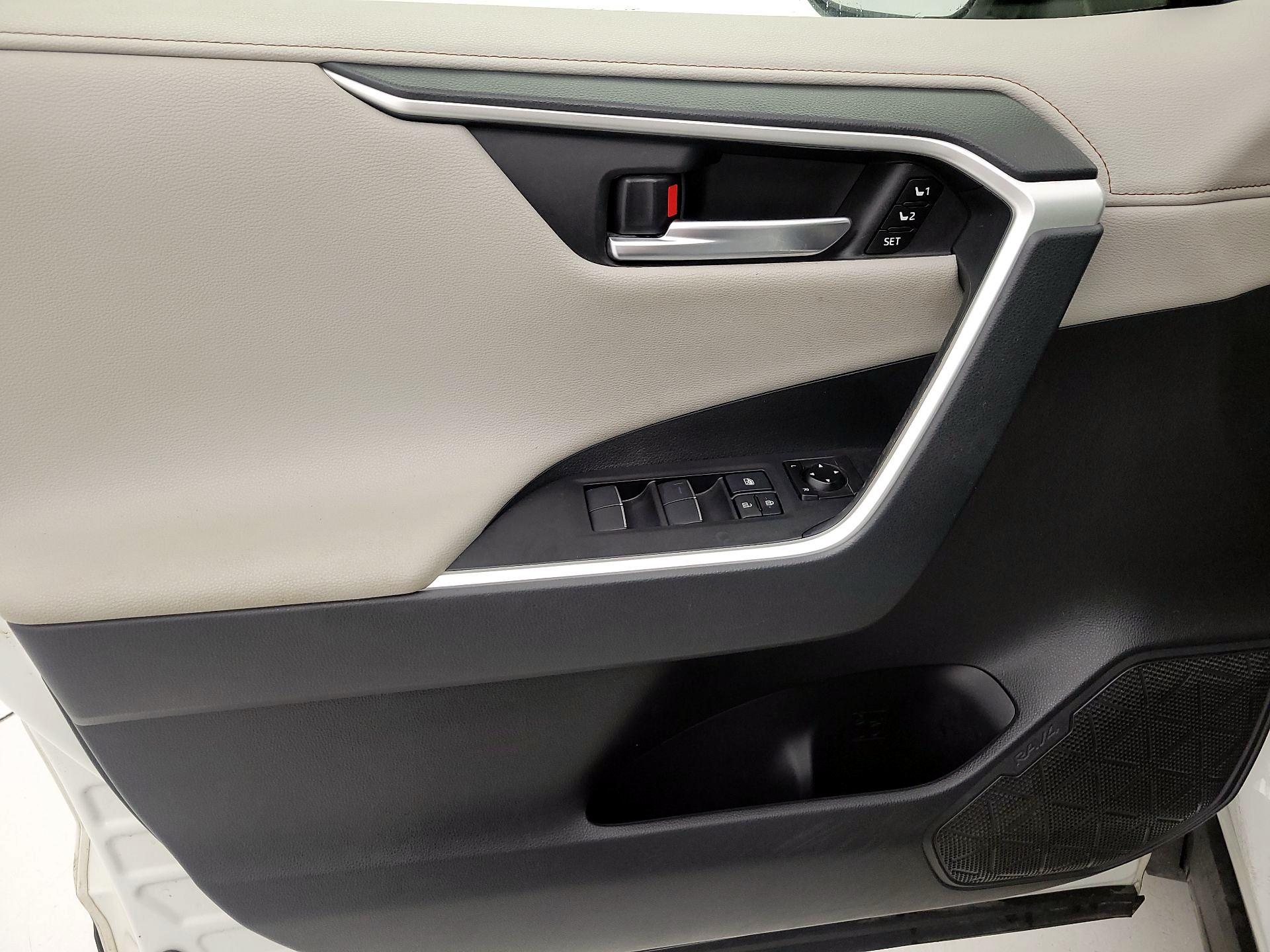 Thumbnail: 2019 Toyota RAV4 - 12