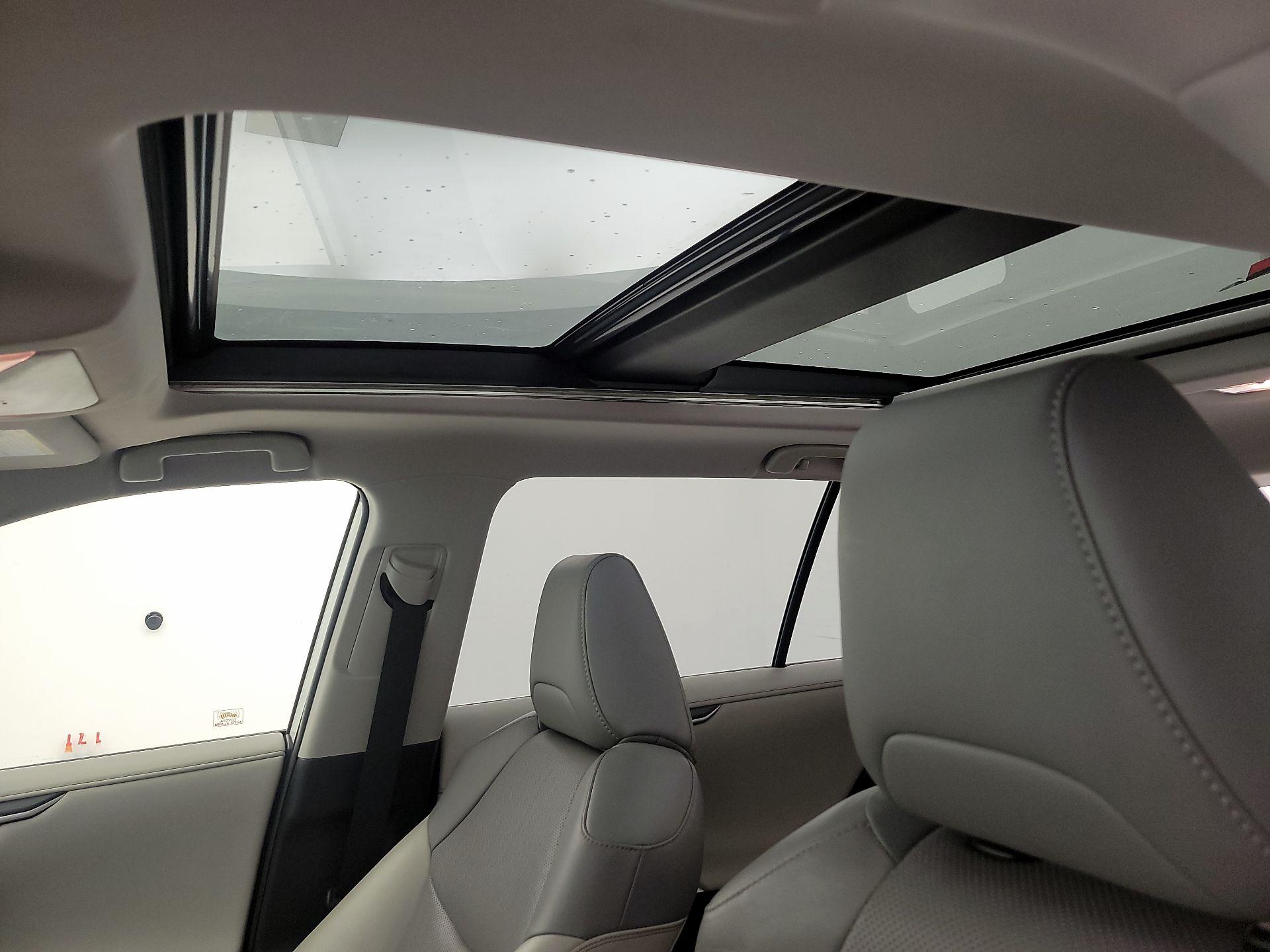 Thumbnail: 2019 Toyota RAV4 - 19
