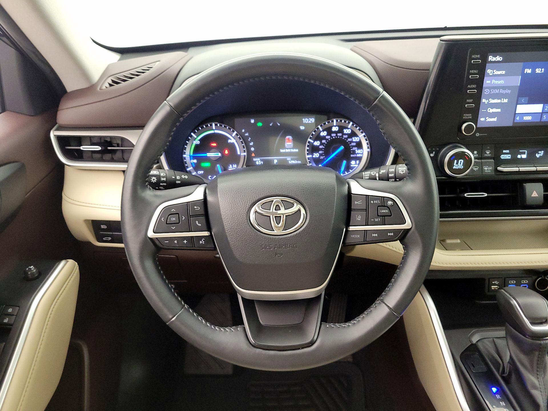 Thumbnail: 2022 Toyota Highlander - 10