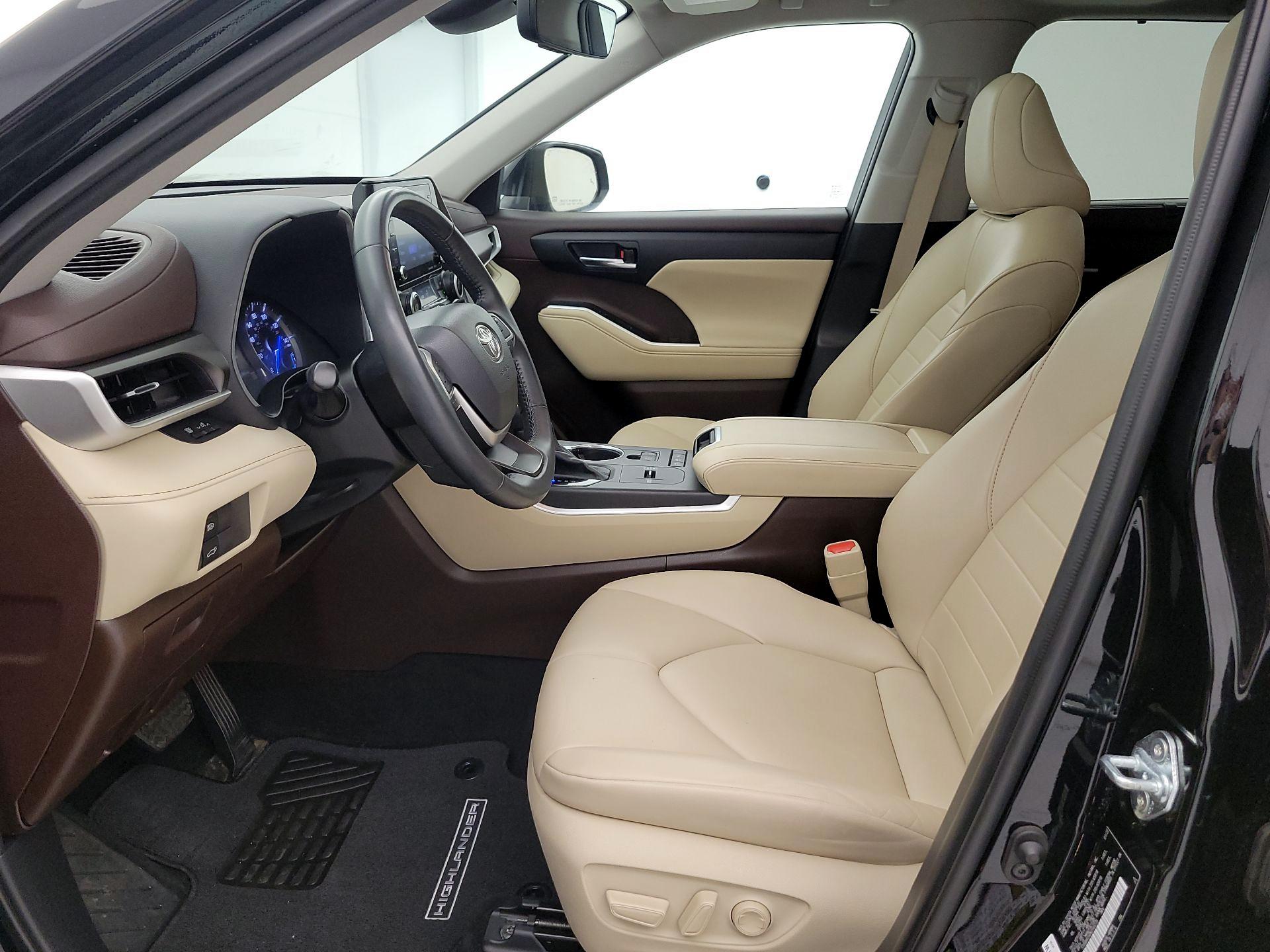 Thumbnail: 2022 Toyota Highlander - 11
