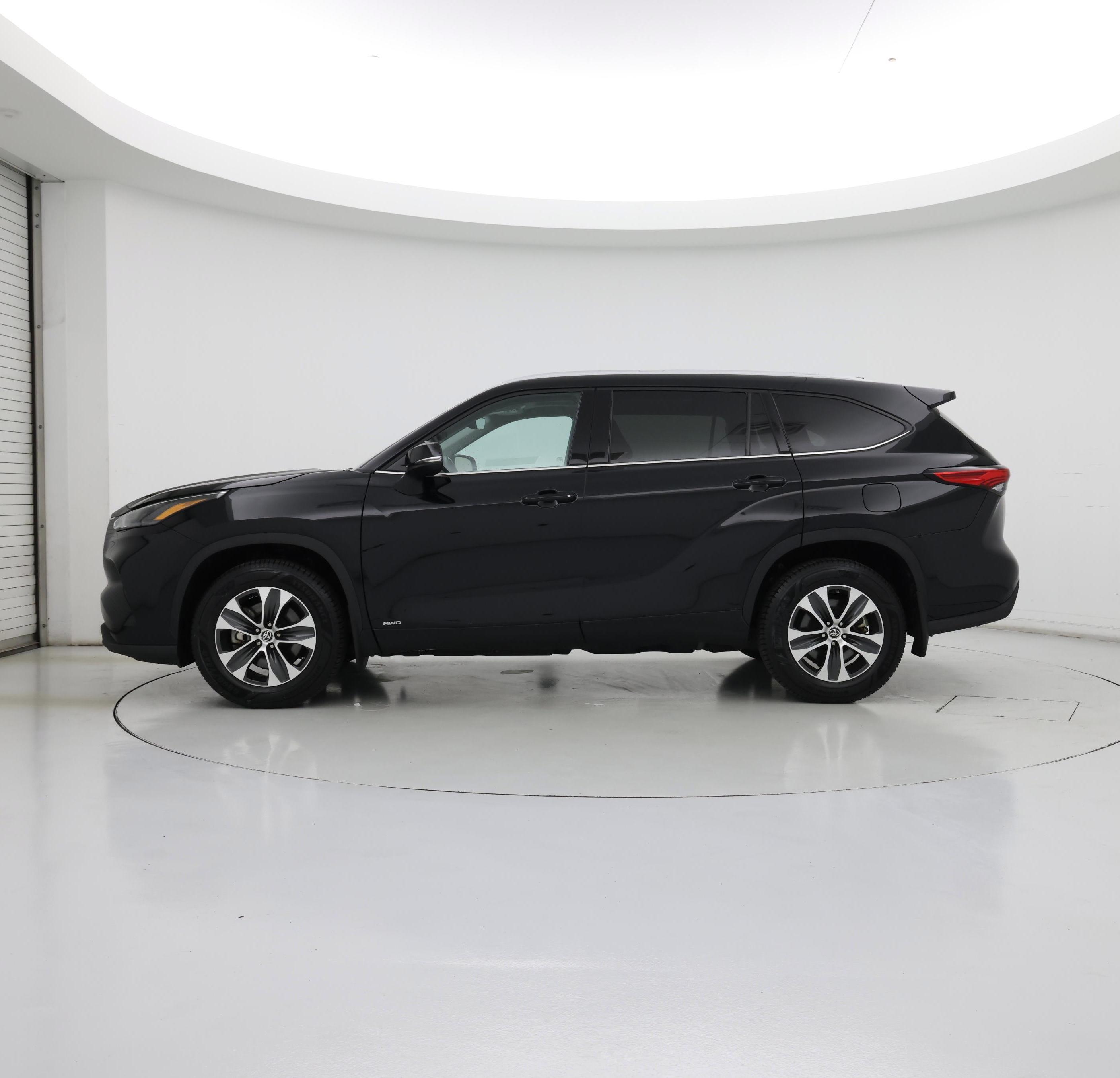 Thumbnail: 2022 Toyota Highlander - 3