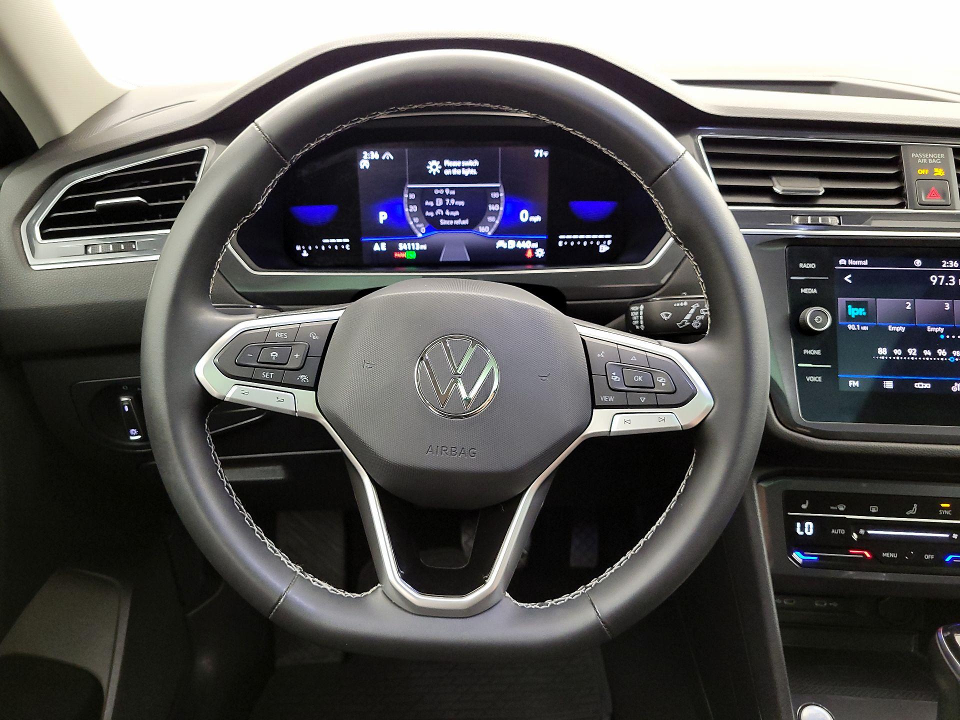 Thumbnail: 2022 Volkswagen Tiguan - 10