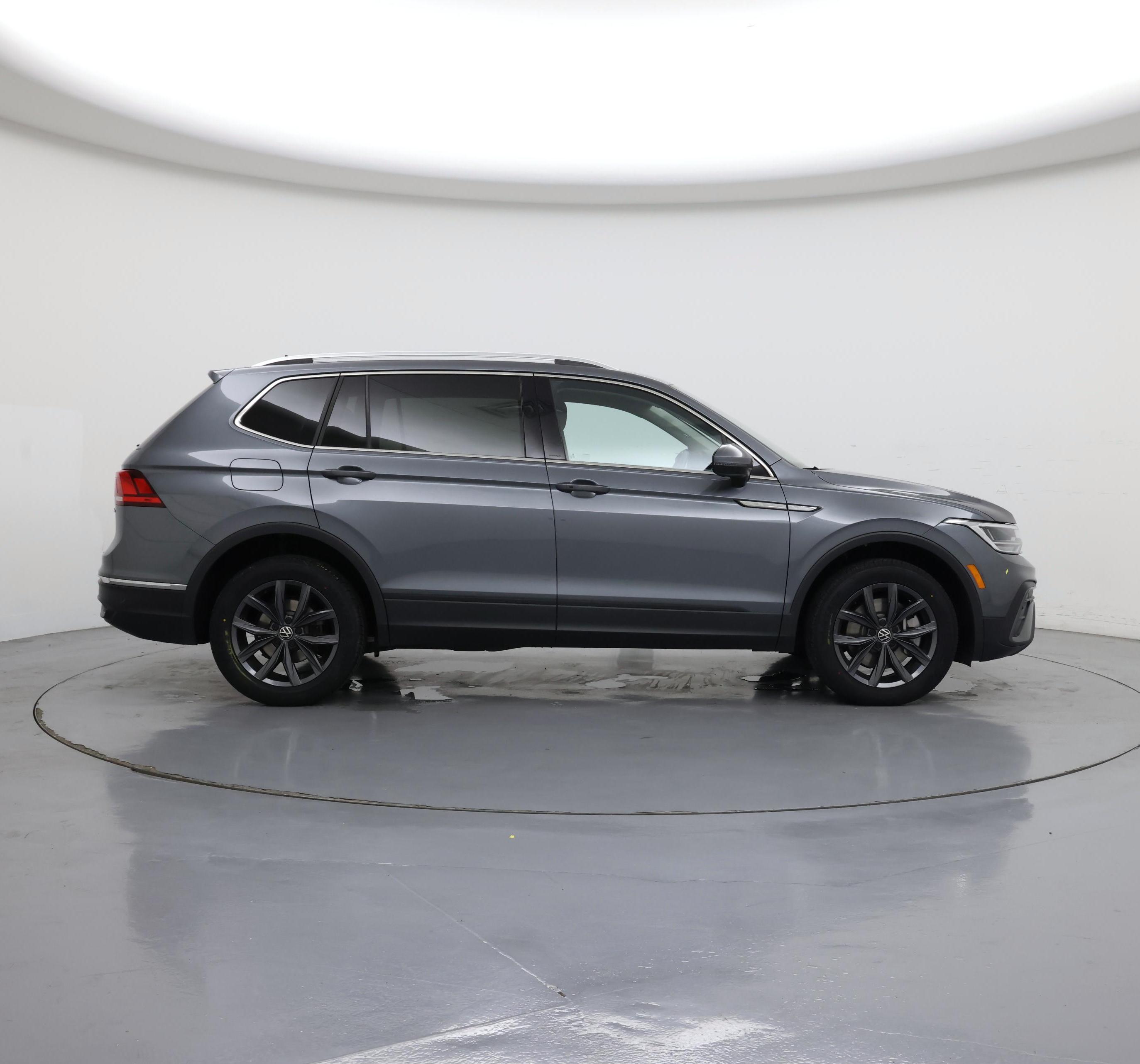 Thumbnail: 2022 Volkswagen Tiguan - 7