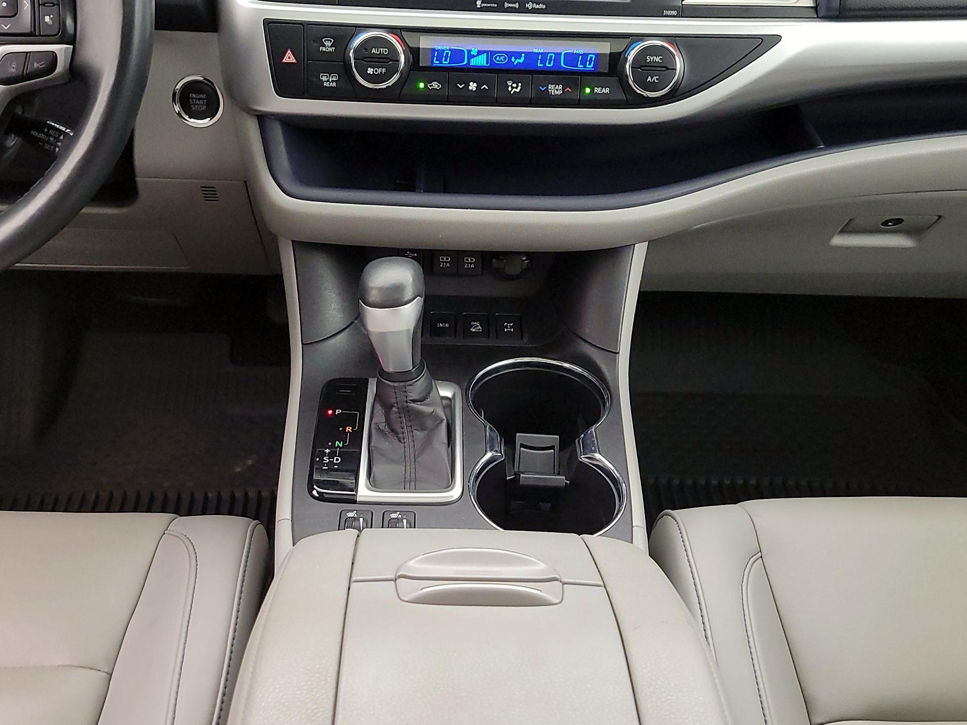 Thumbnail: 2019 Toyota Highlander - 17