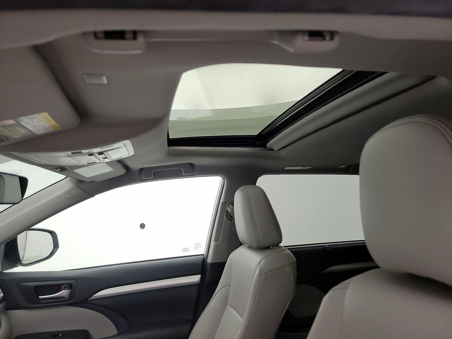 Thumbnail: 2019 Toyota Highlander - 19