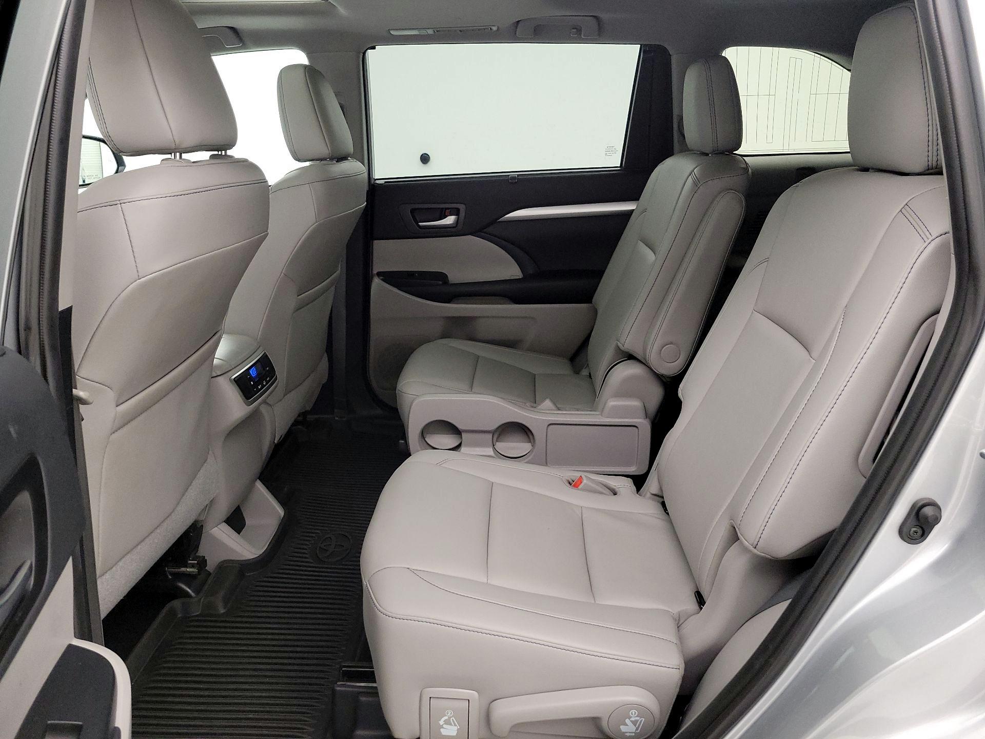 Thumbnail: 2019 Toyota Highlander - 20