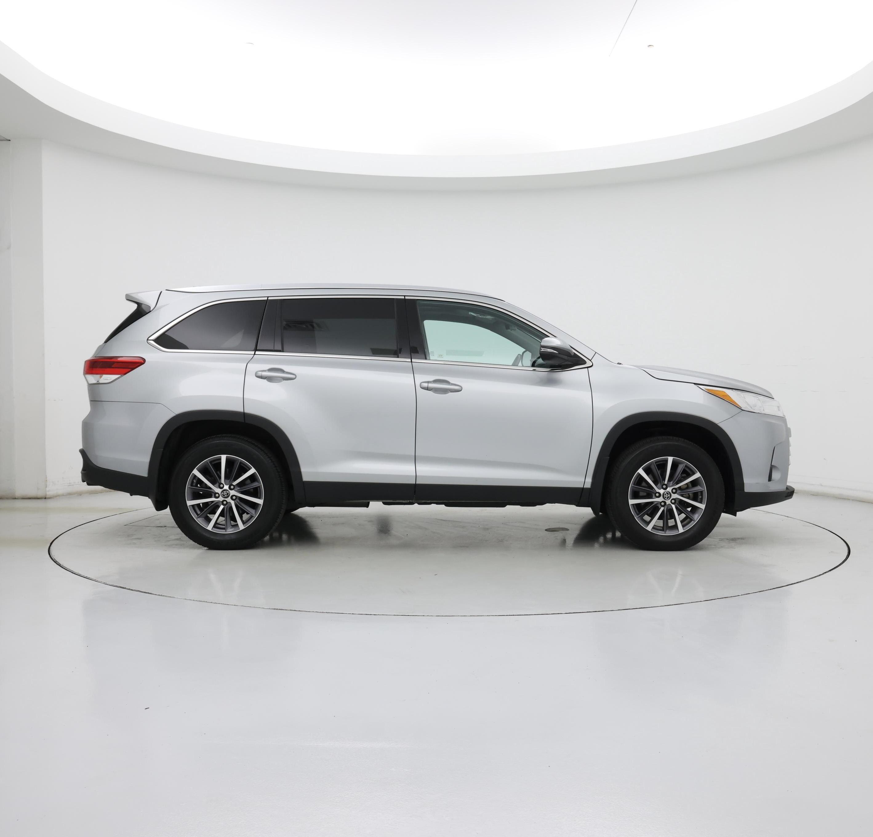 Thumbnail: 2019 Toyota Highlander - 7