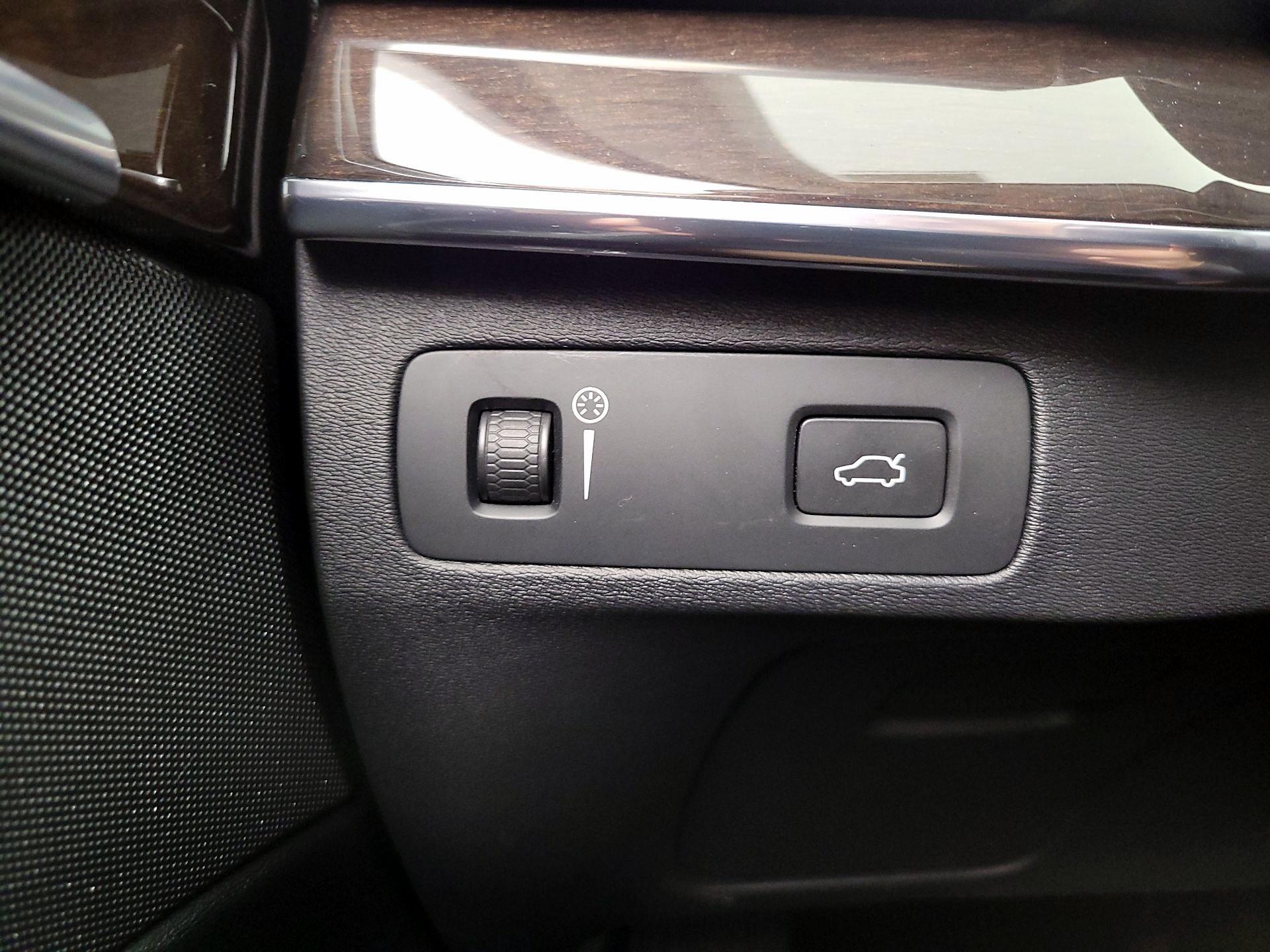 Thumbnail: 2016 Volvo XC90 - 13