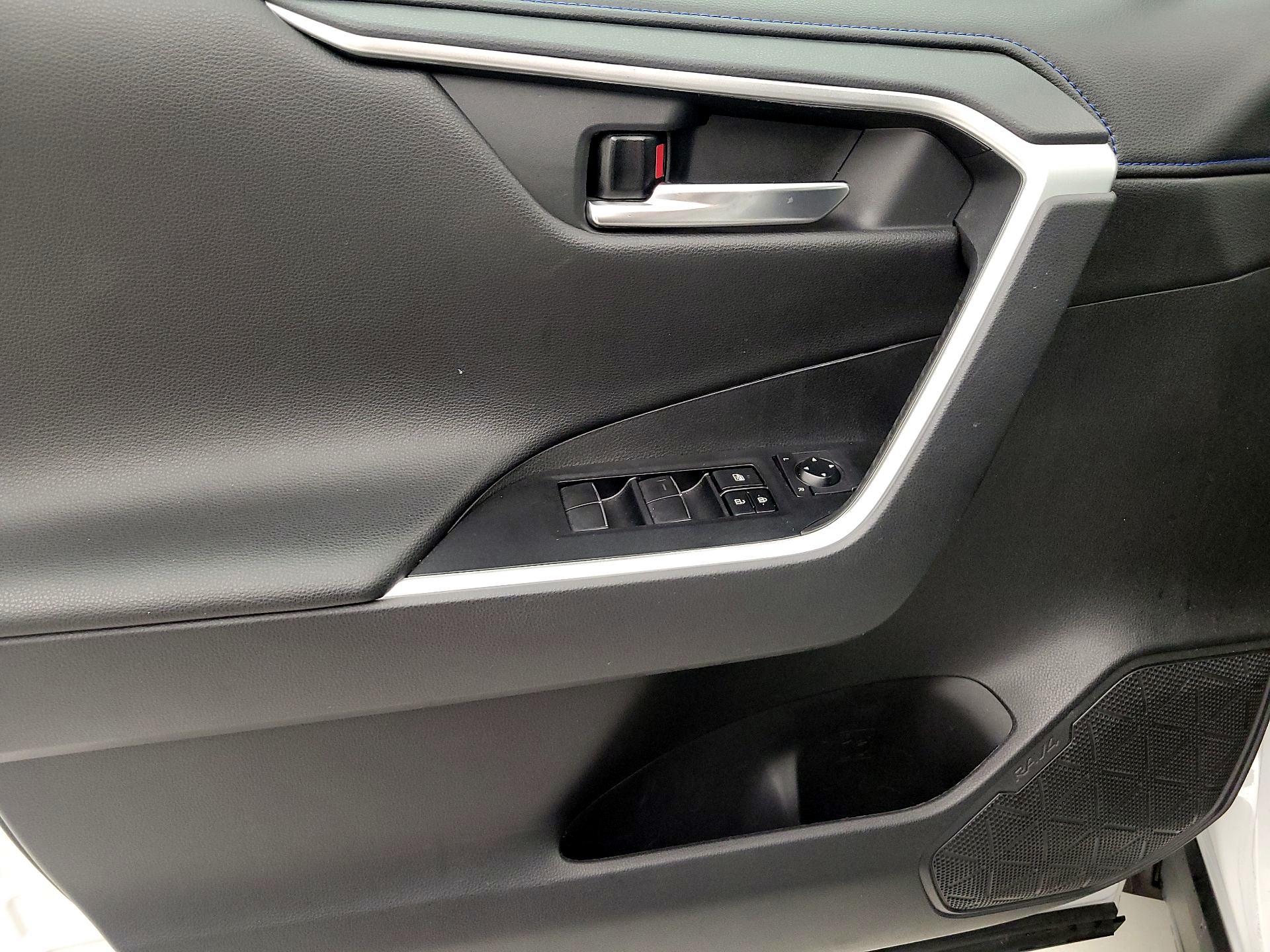 Thumbnail: 2021 Toyota RAV4 - 12