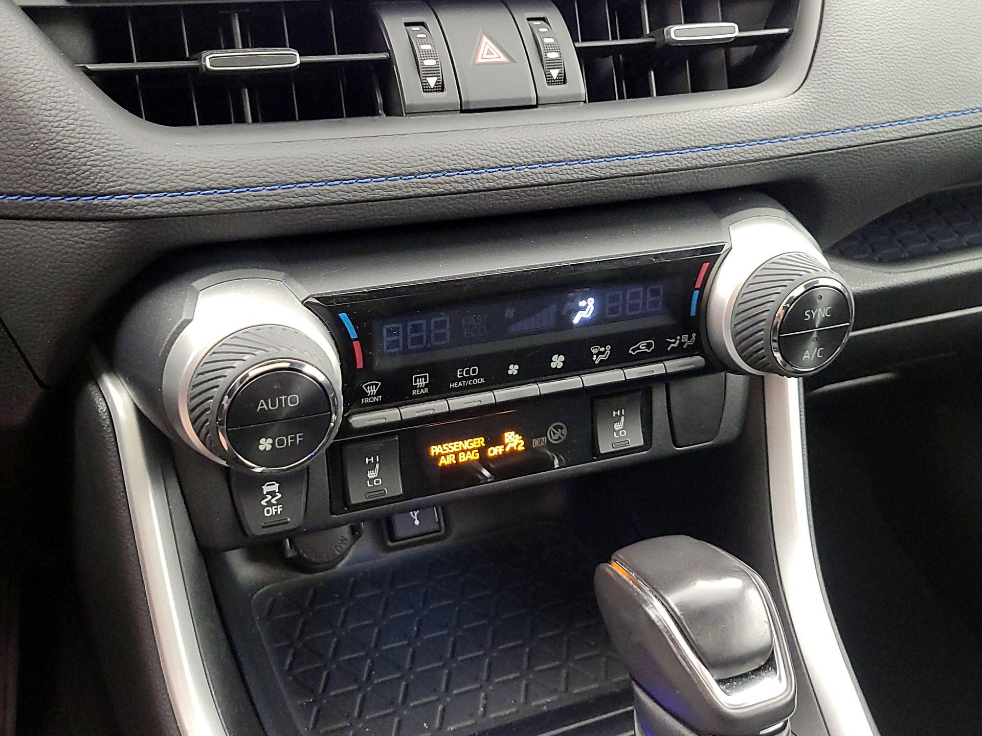 Thumbnail: 2021 Toyota RAV4 - 16