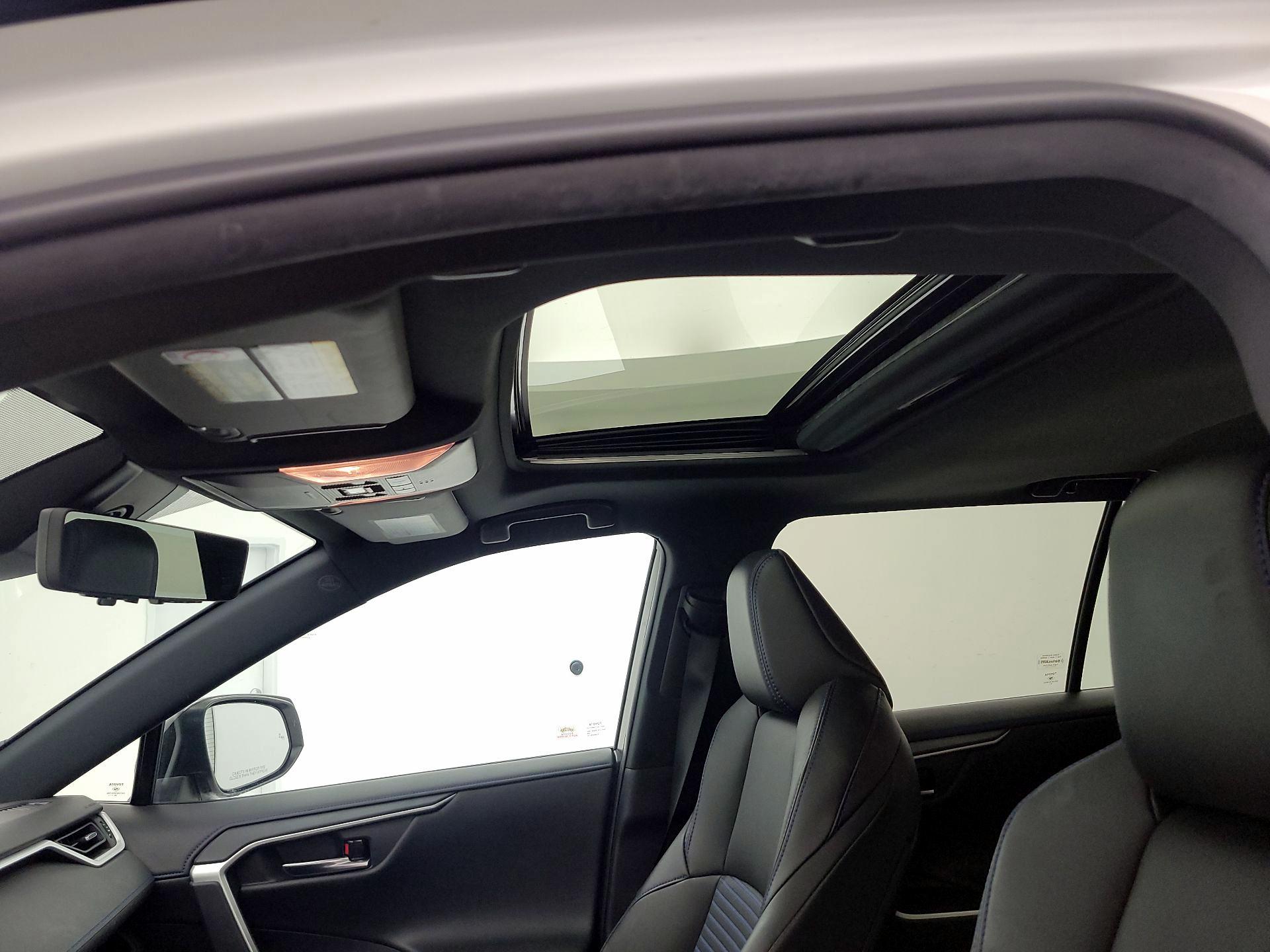 Thumbnail: 2021 Toyota RAV4 - 19
