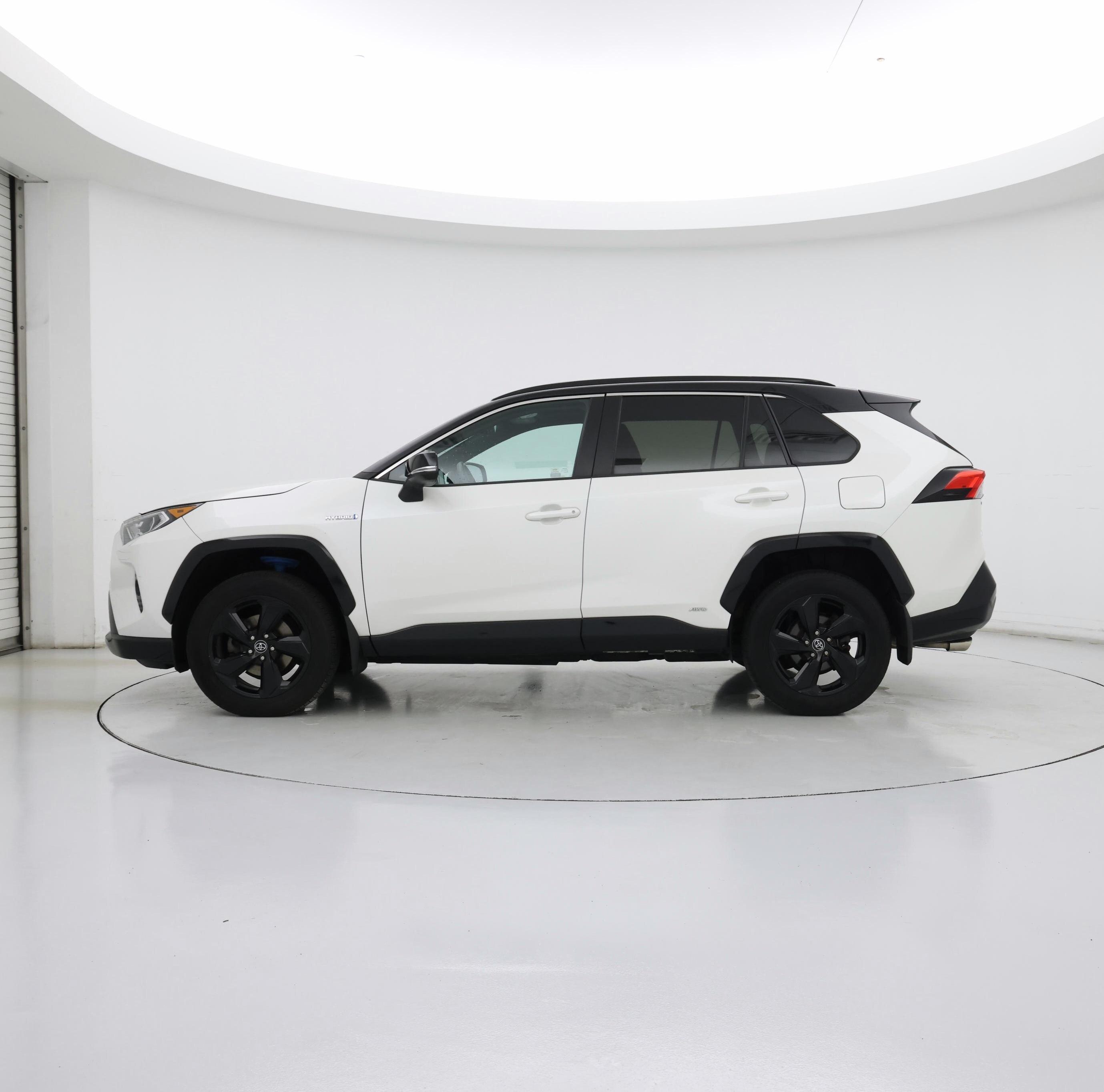 Thumbnail: 2021 Toyota RAV4 - 3