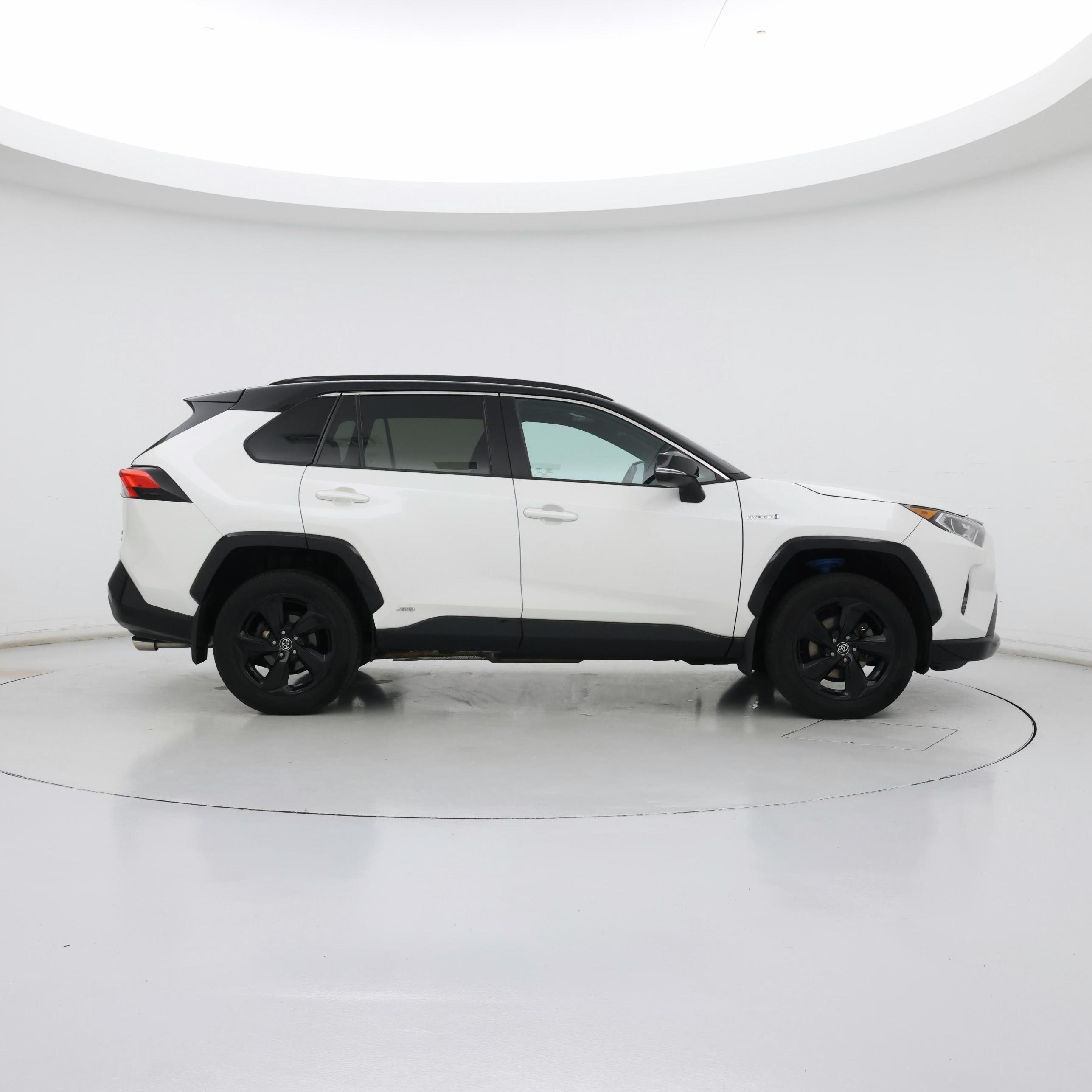 Thumbnail: 2021 Toyota RAV4 - 7