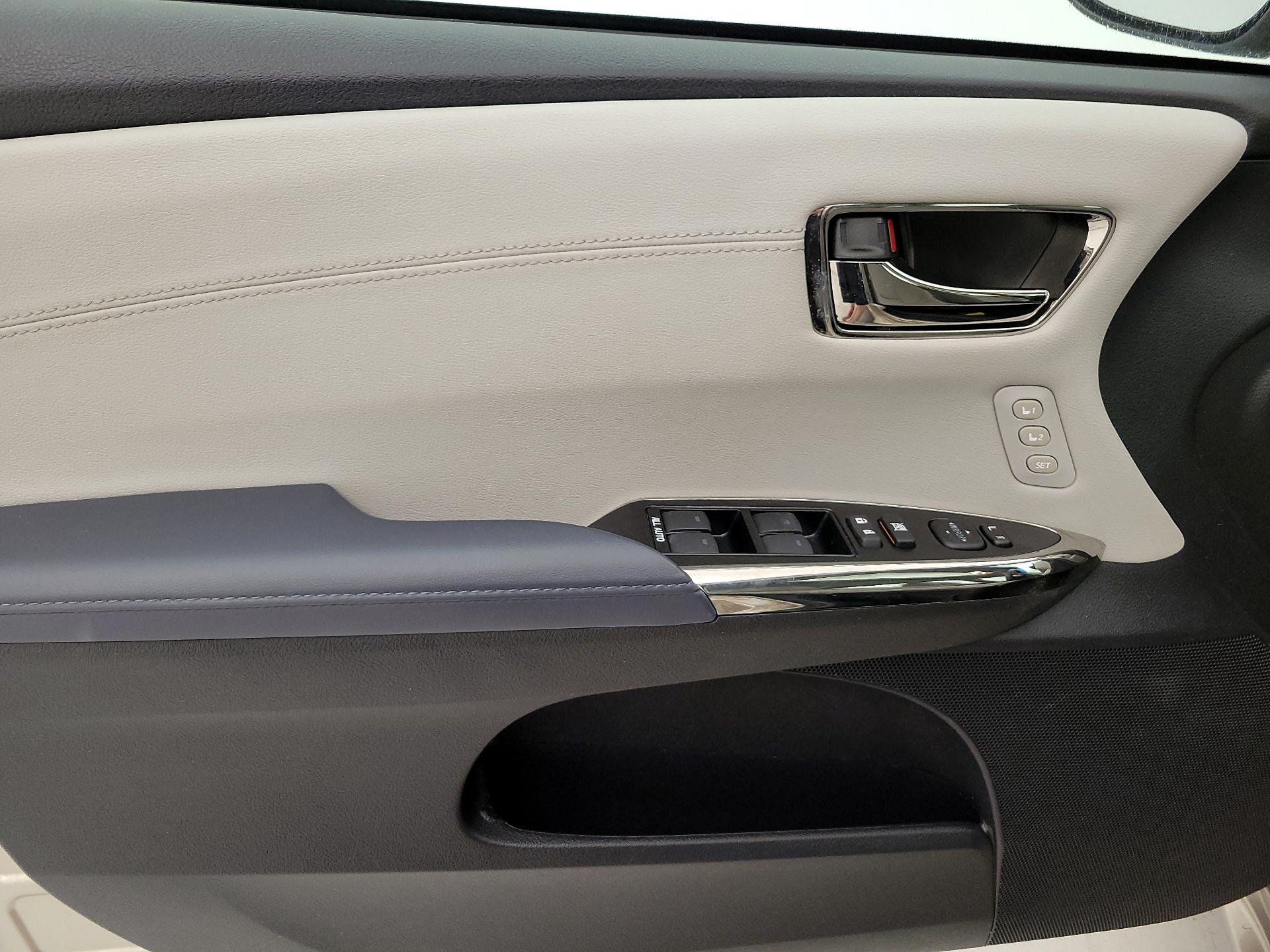 Thumbnail: 2015 Toyota Avalon - 12