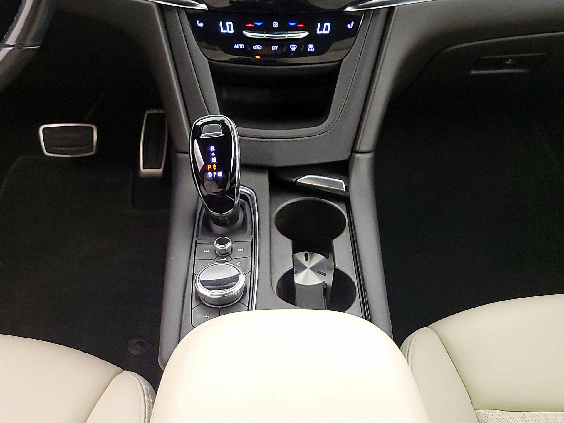 Thumbnail: 2022 Cadillac XT6 - 17
