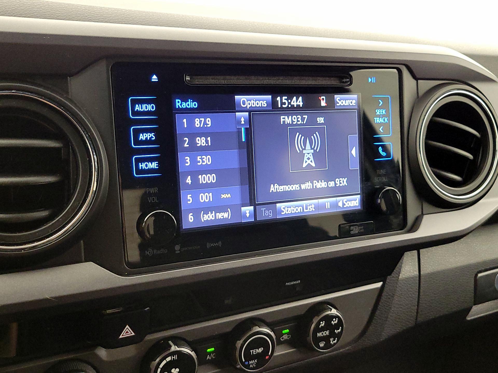 Thumbnail: 2016 Toyota Tacoma - 15